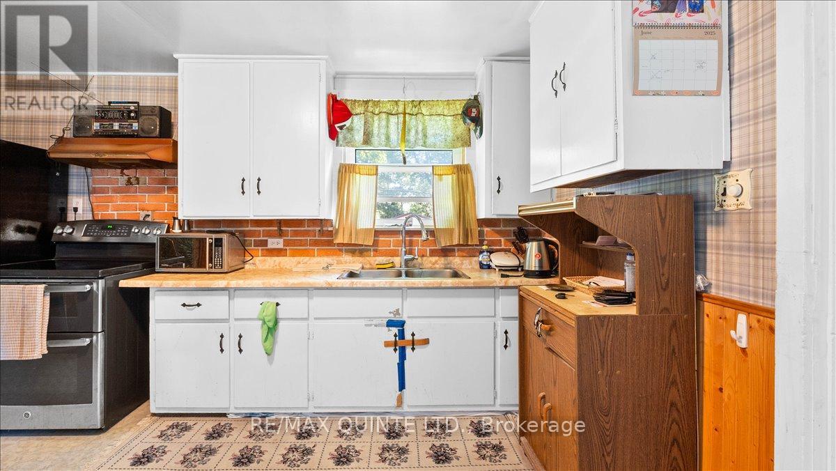 23 Fawcett Avenue, Prince Edward County, Ontario  K0K 2T0 - Photo 10 - X12844110