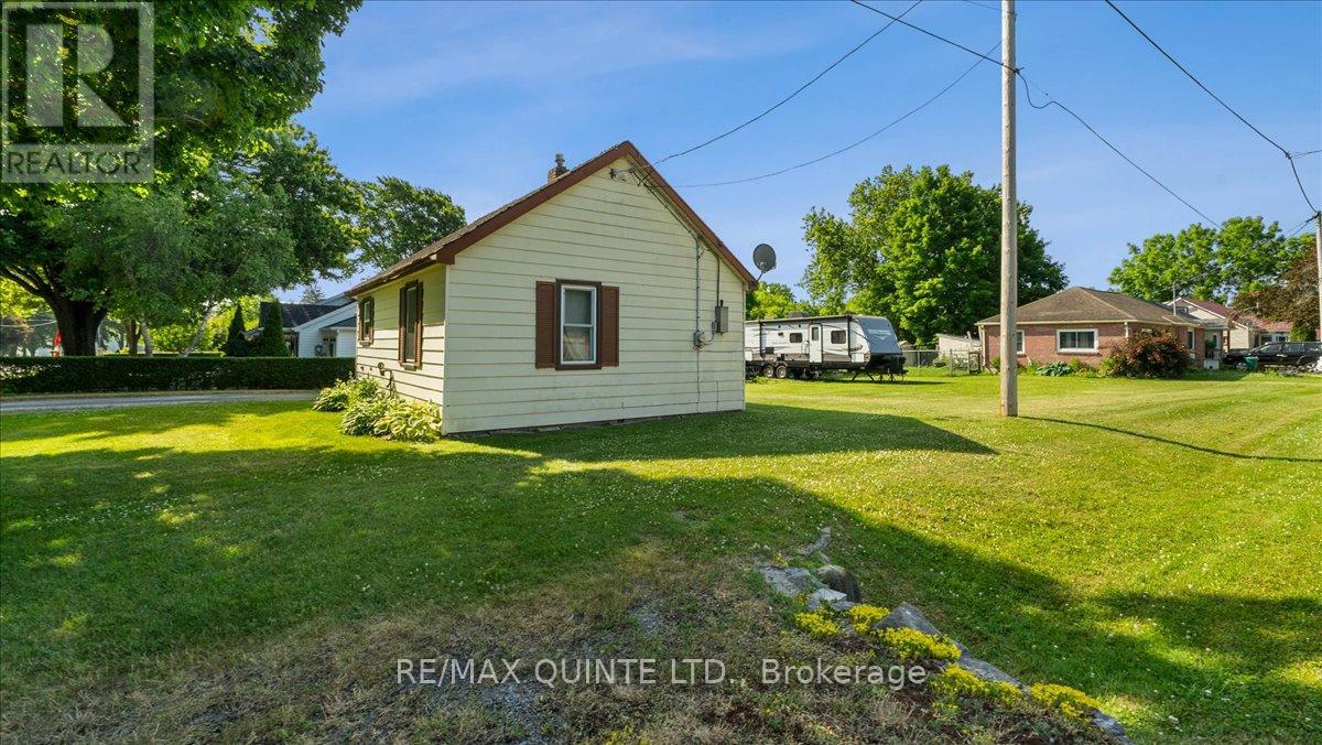 23 Fawcett Avenue, Prince Edward County, Ontario  K0K 2T0 - Photo 3 - X12844110
