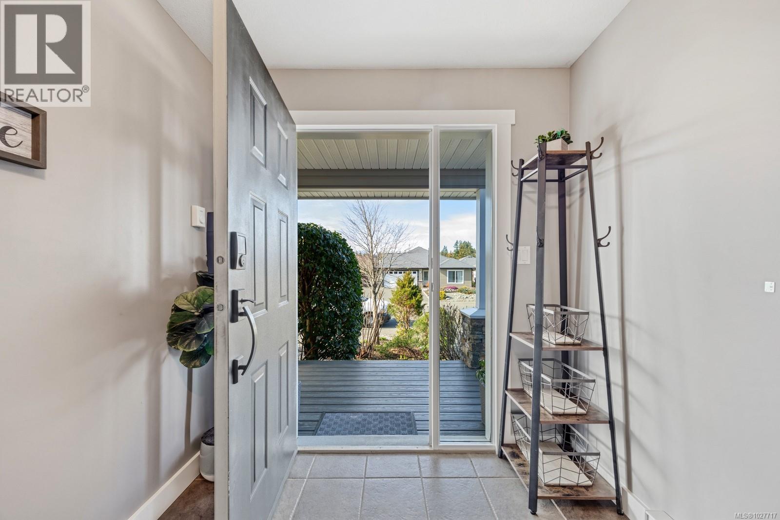 826 Grumman Pl, Comox, British Columbia  V9M 4H9 - Photo 3 - 1027717