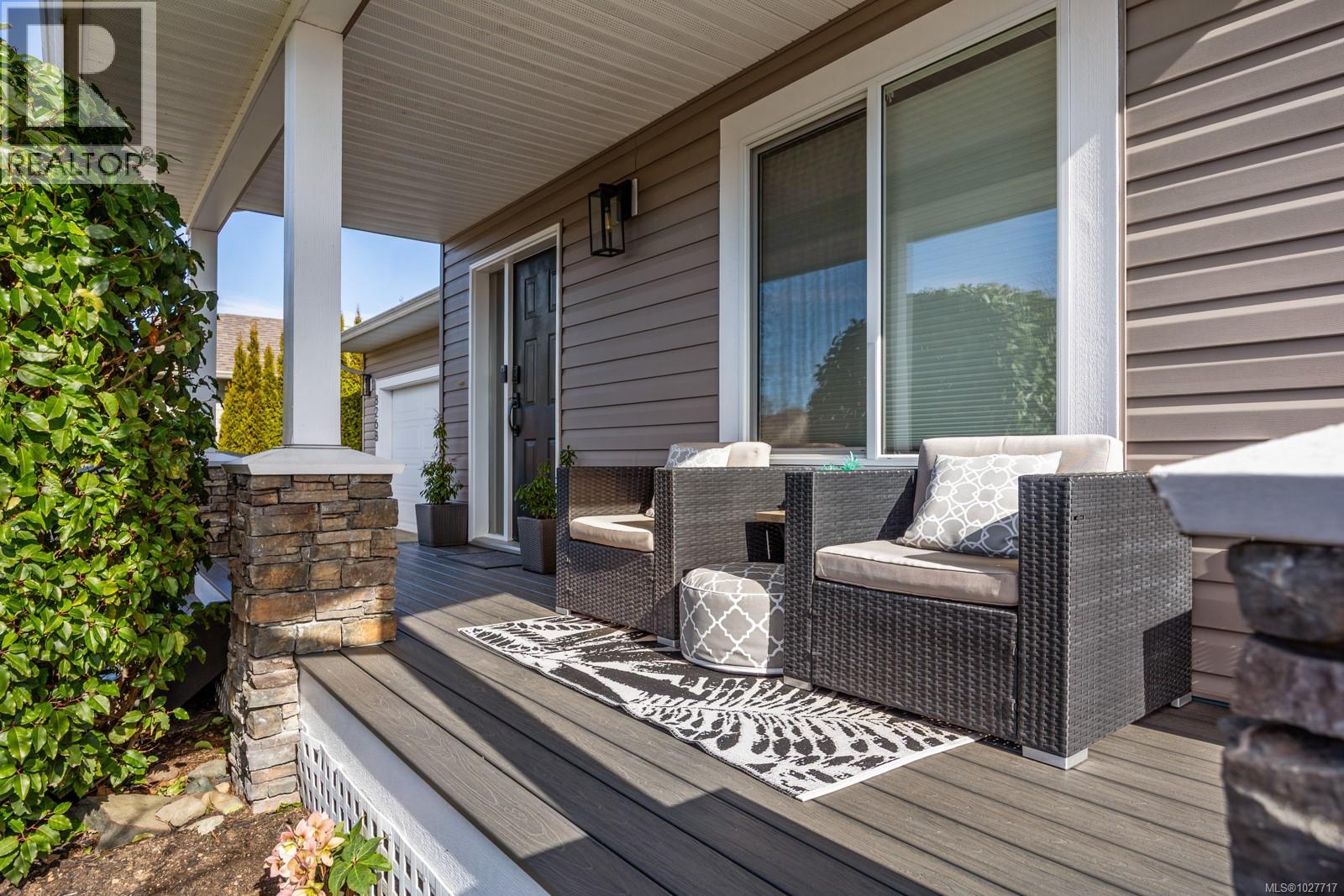 826 Grumman Pl, Comox, British Columbia  V9M 4H9 - Photo 2 - 1027717