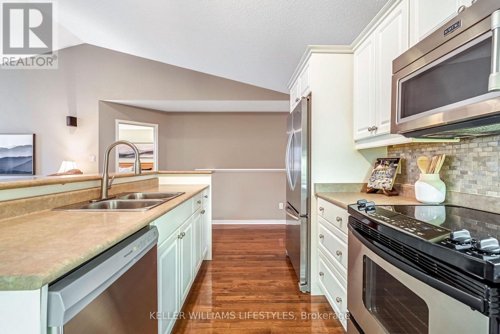 18 - 285 Mcgarrell Drive, London North (North R), Ontario  N6G 5H3 - Photo 8 - X12844220