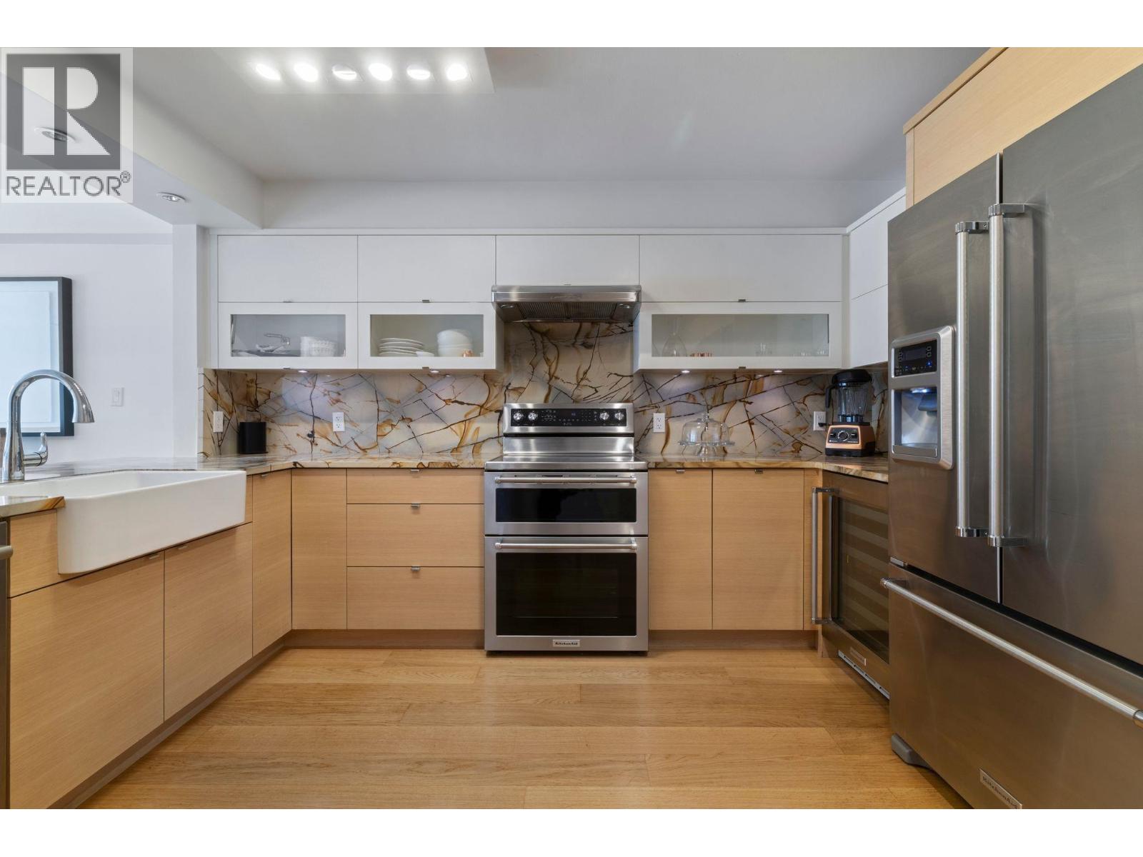 303 1501 Howe Street, Vancouver, British Columbia  V6Z 2P8 - Photo 1 - R3094545