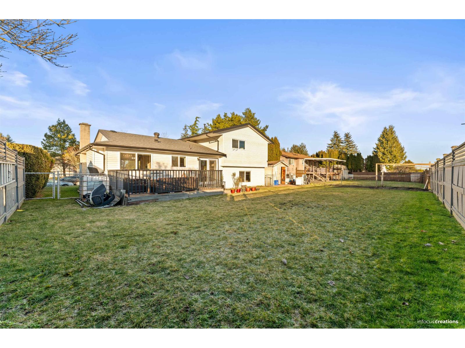 15796 95a Avenue, Surrey, British Columbia  V4N 2L4 - Photo 3 - R3095911