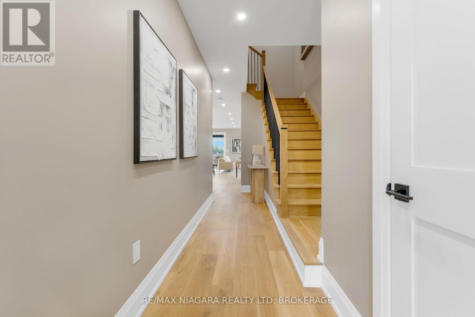 6224 Curlin Crescent, Niagara Falls, Ontario  L2H 0B8 - Photo 2 - X12844138