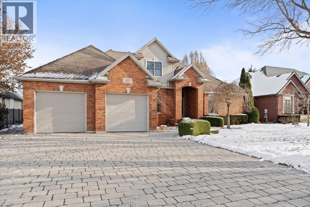 227 CLUBVIEW DRIVE, Amherstburg, Ontario