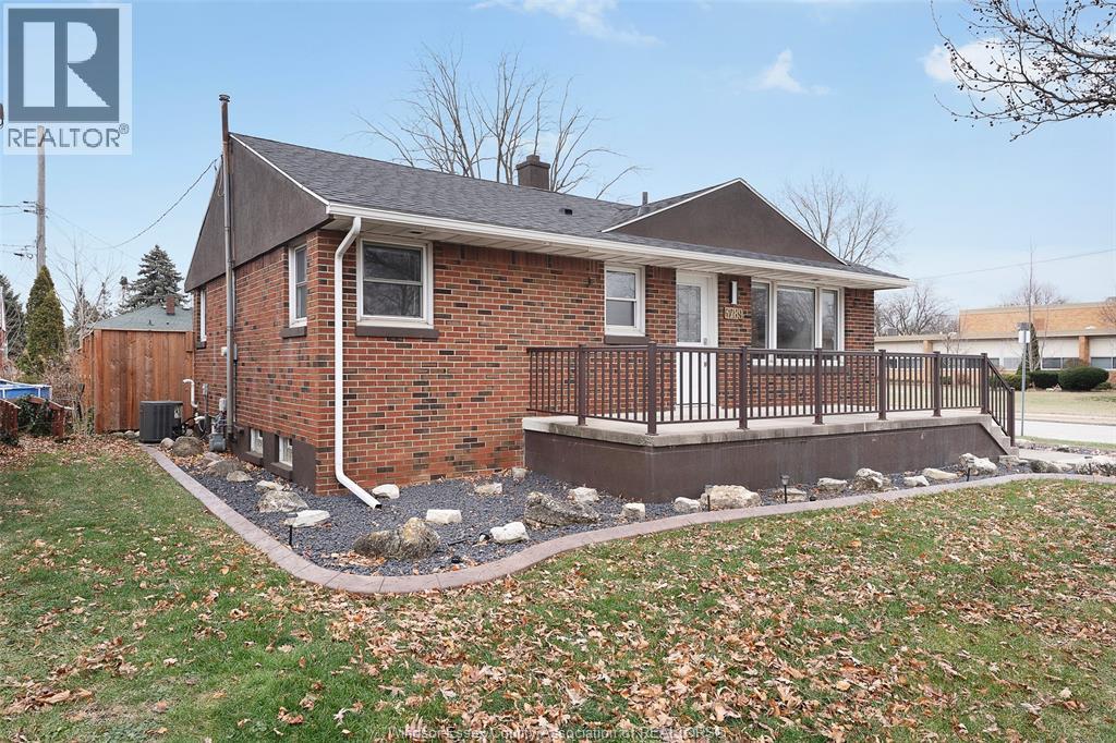 3789 Myrtle, Windsor, Ontario  N9C 2C9 - Photo 3 - 26004542