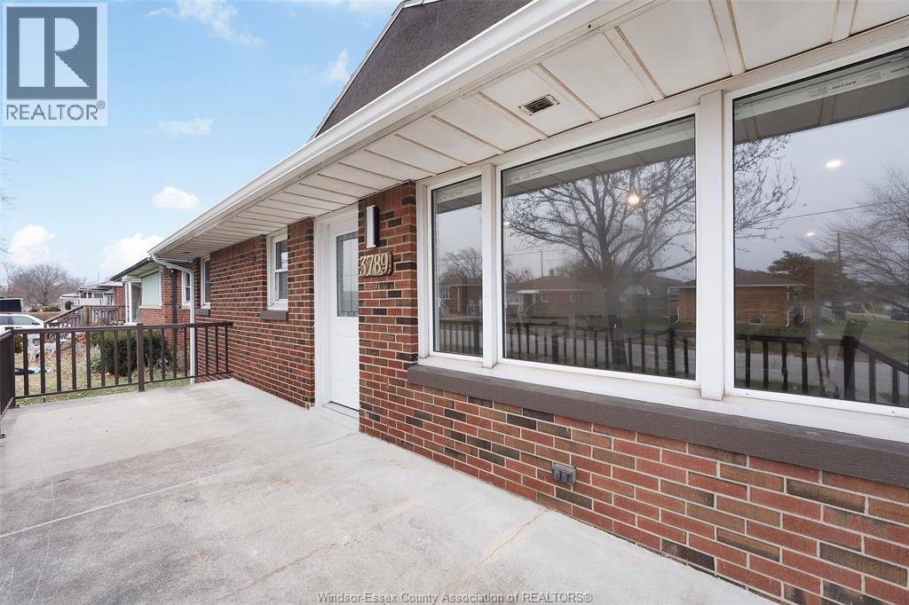 3789 Myrtle, Windsor, Ontario  N9C 2C9 - Photo 5 - 26004542