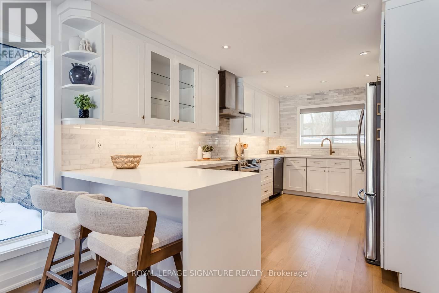 5 Georgian Court, Toronto, Ontario  M4P 2J7 - Photo 12 - C12844044