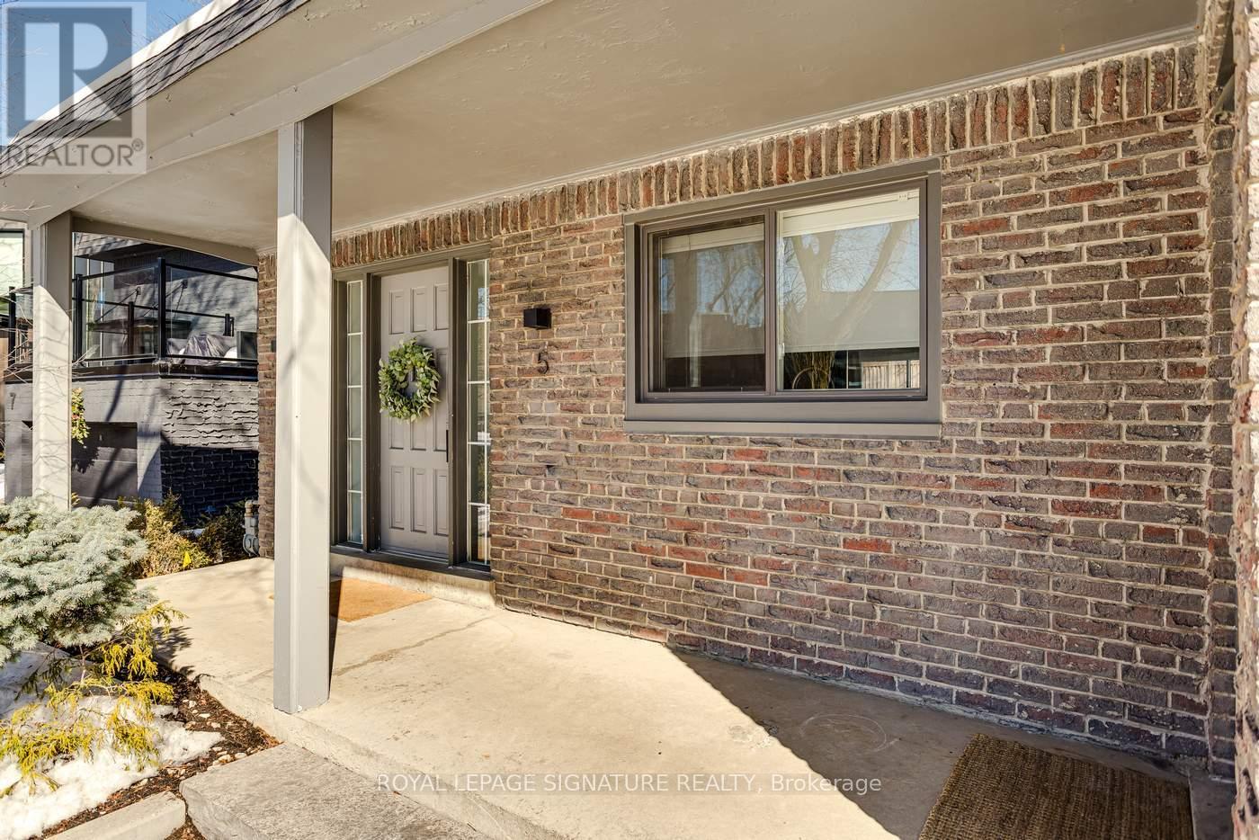 5 Georgian Court, Toronto, Ontario  M4P 2J7 - Photo 3 - C12844044