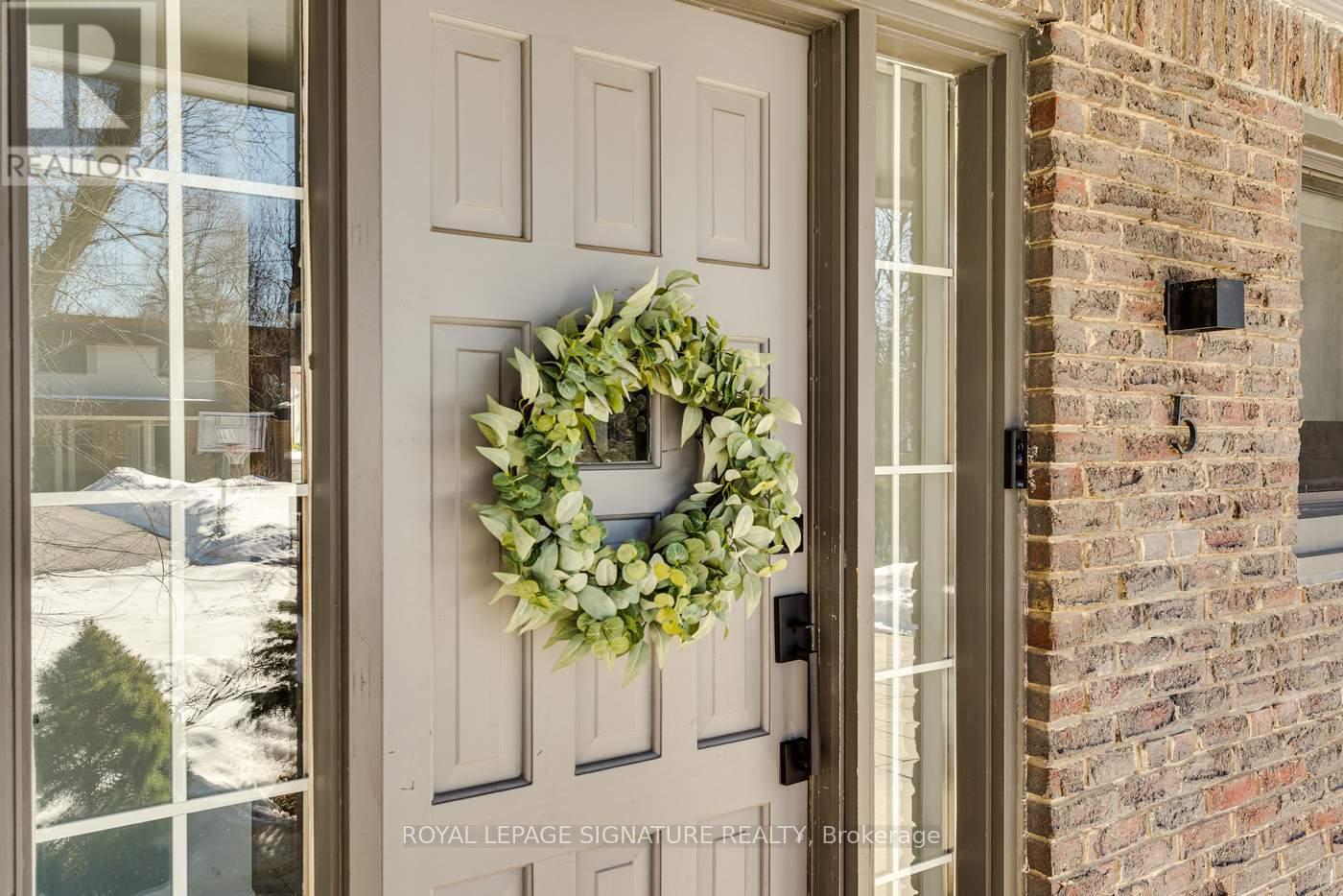 5 Georgian Court, Toronto, Ontario  M4P 2J7 - Photo 4 - C12844044