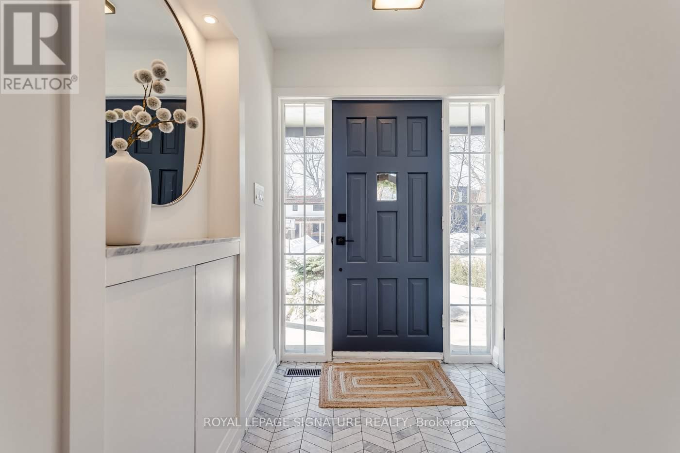 5 Georgian Court, Toronto, Ontario  M4P 2J7 - Photo 5 - C12844044