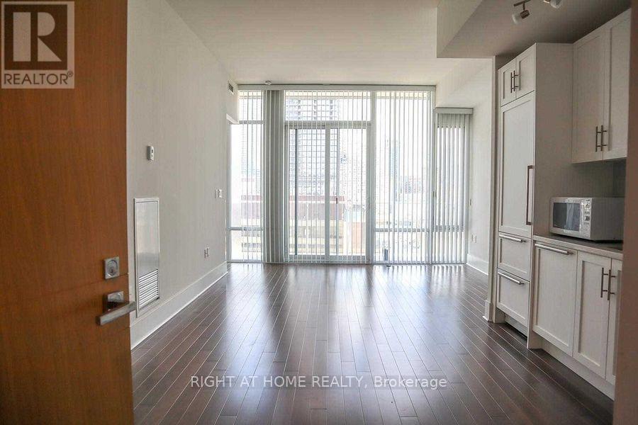 1025 - 29 Queens Quay E, Toronto, Ontario  M5E 0A4 - Photo 3 - C12844054