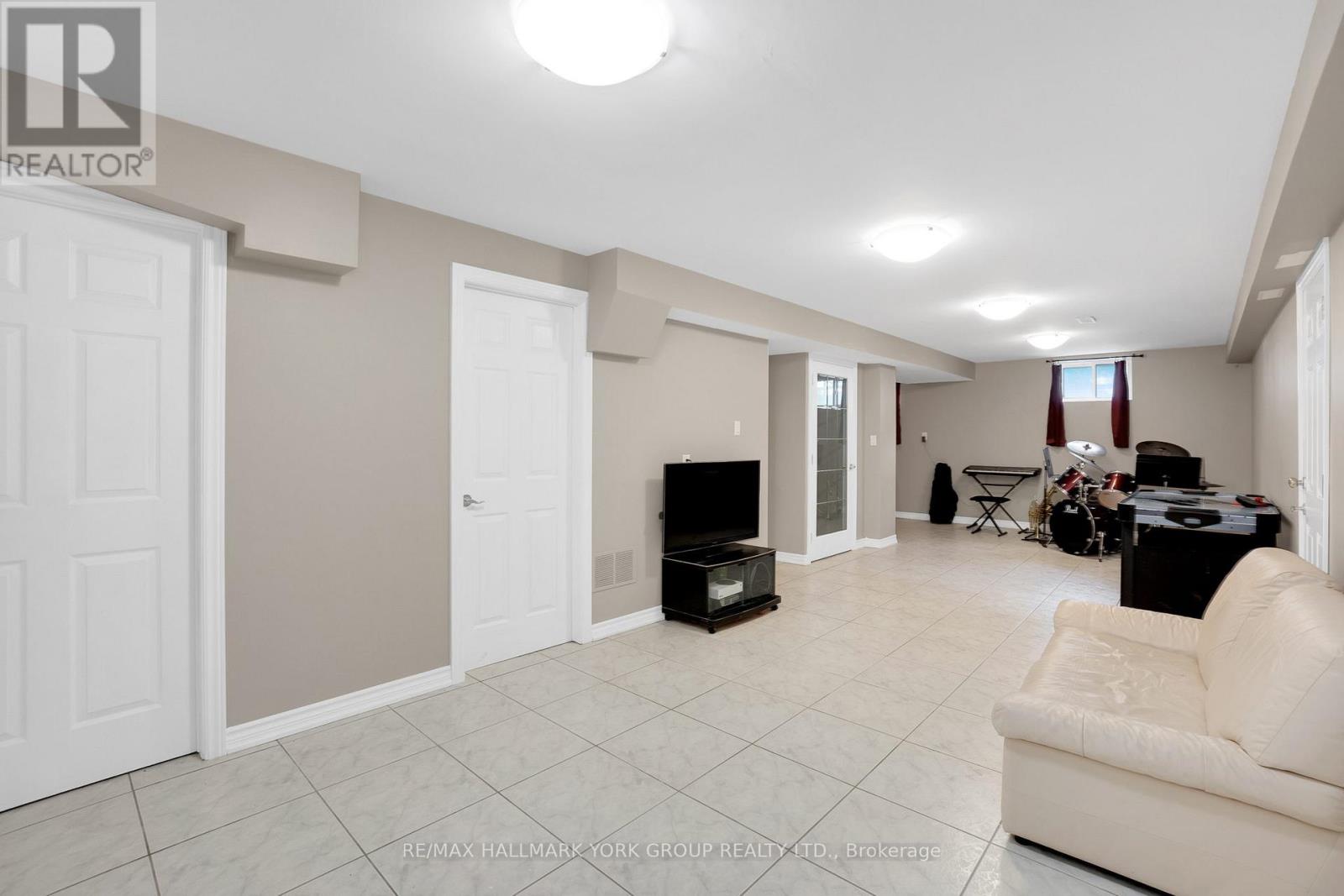 2 Kingswood Drive, King (King City), Ontario  L7B 1K8 - Photo 33 - N12844158