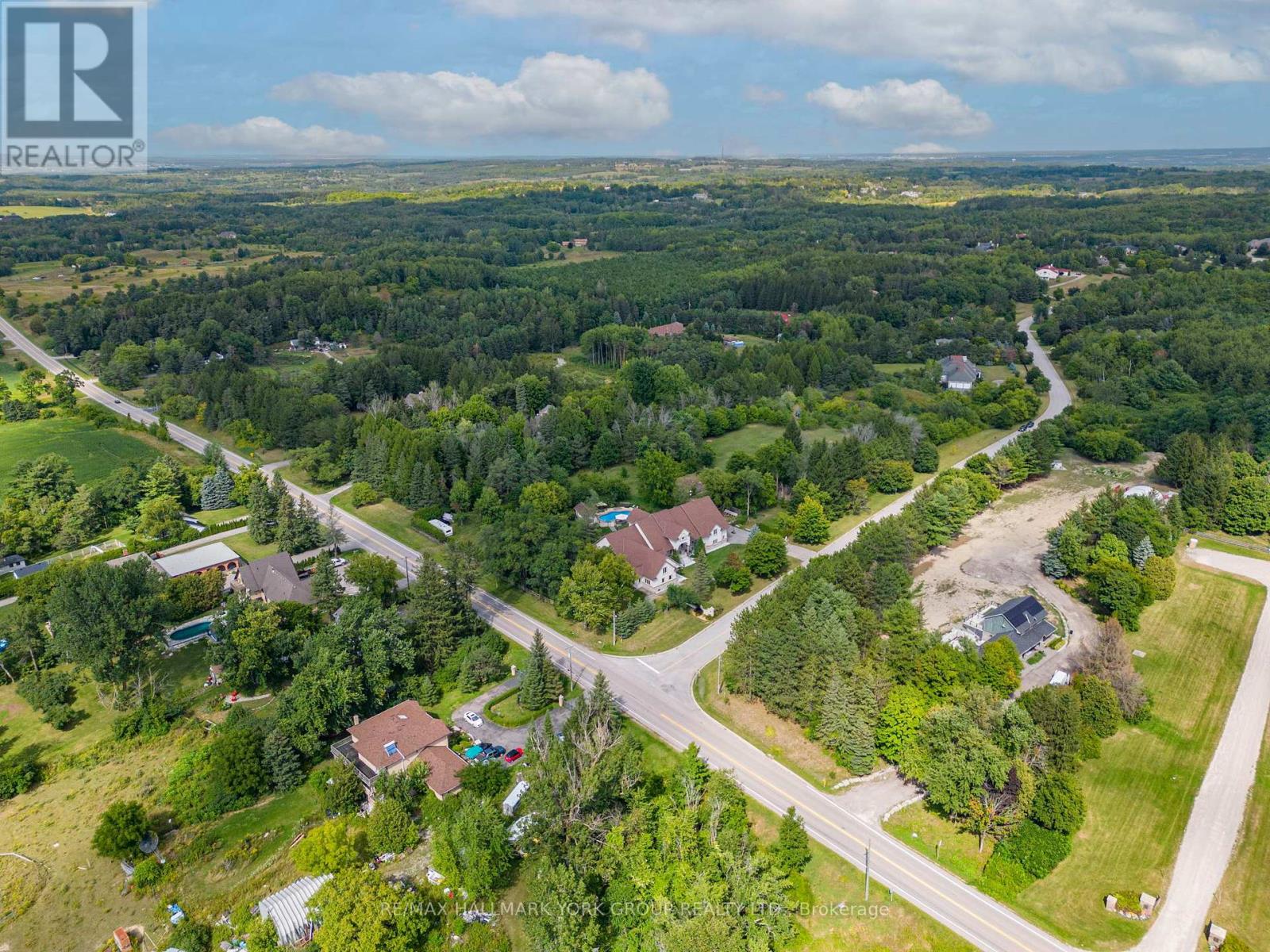 2 Kingswood Drive, King (King City), Ontario  L7B 1K8 - Photo 7 - N12844158