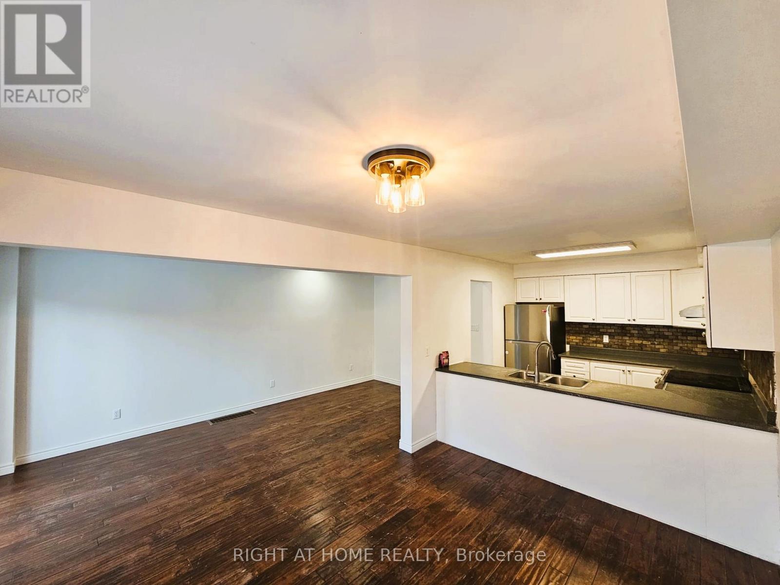 206 Fairwood Drive, Georgina, Ontario  L4P 3Y5 - Photo 5 - N12844210