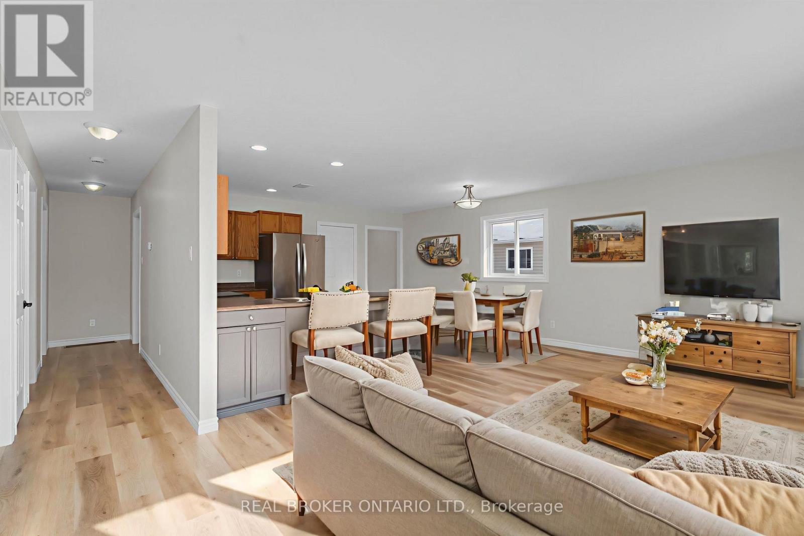 3392 Lee Avenue, Severn (West Shore), Ontario  L0K 1G0 - Photo 1 - S12844226