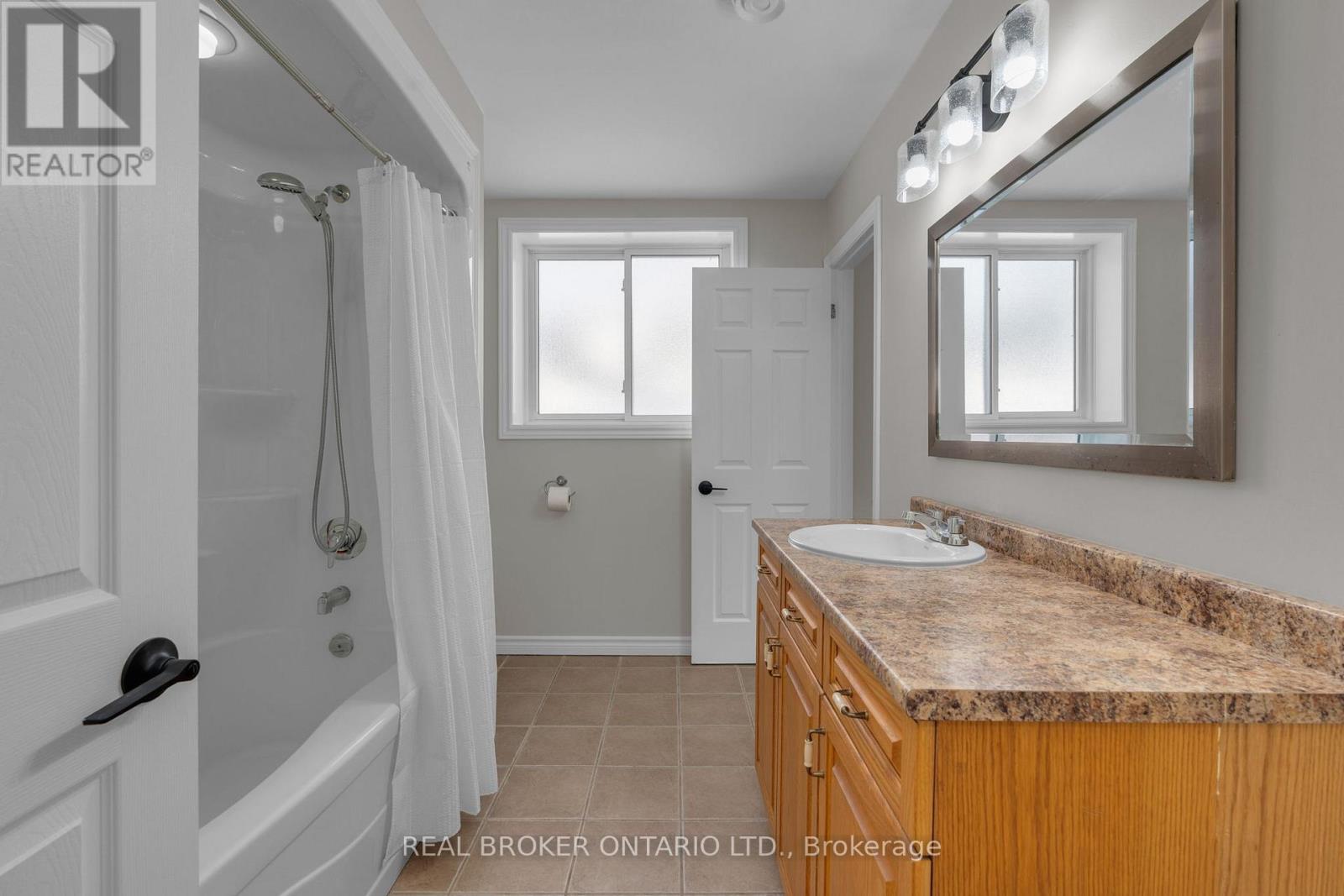 3392 Lee Avenue, Severn (West Shore), Ontario  L0K 1G0 - Photo 23 - S12844226