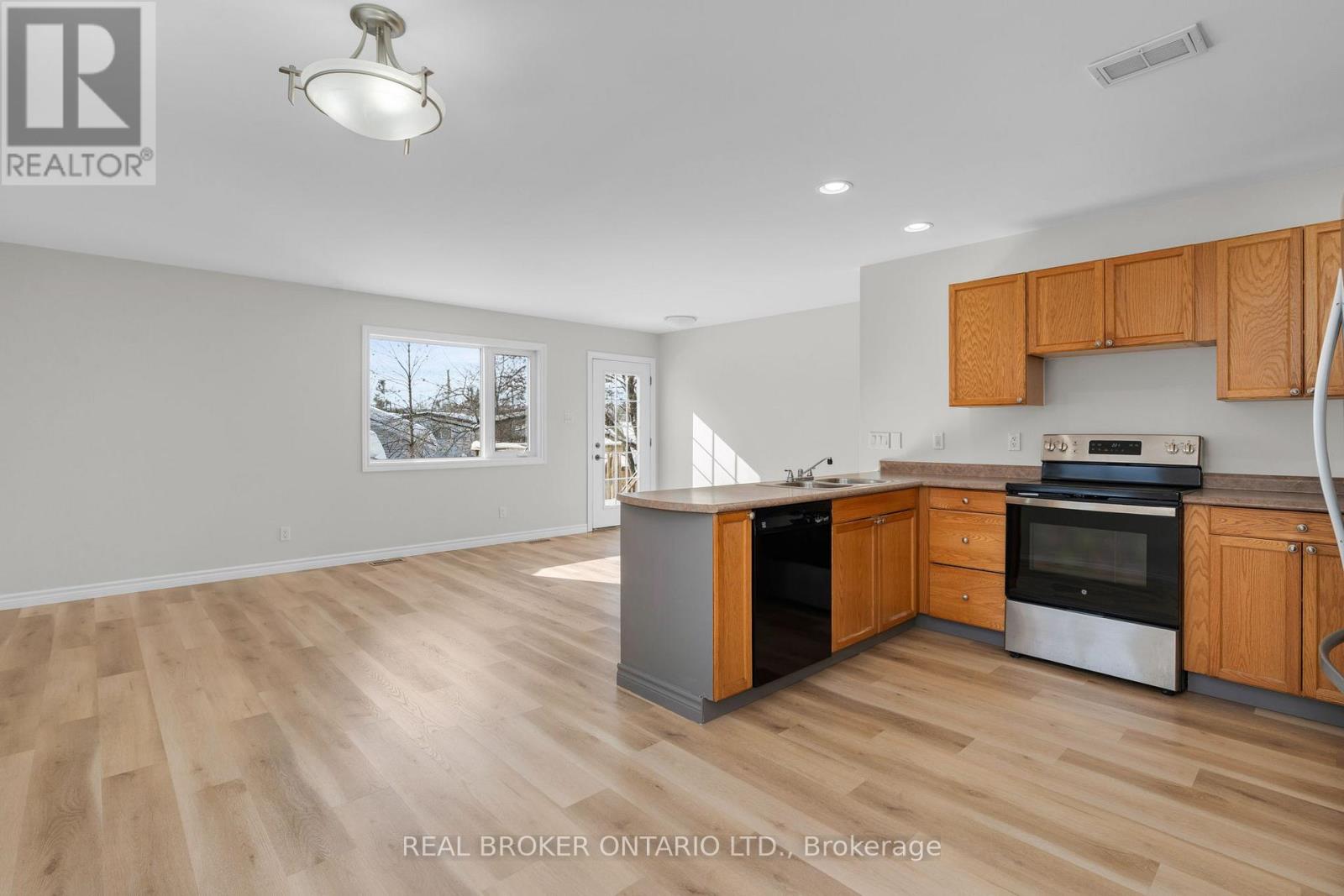 3392 Lee Avenue, Severn (West Shore), Ontario  L0K 1G0 - Photo 5 - S12844226