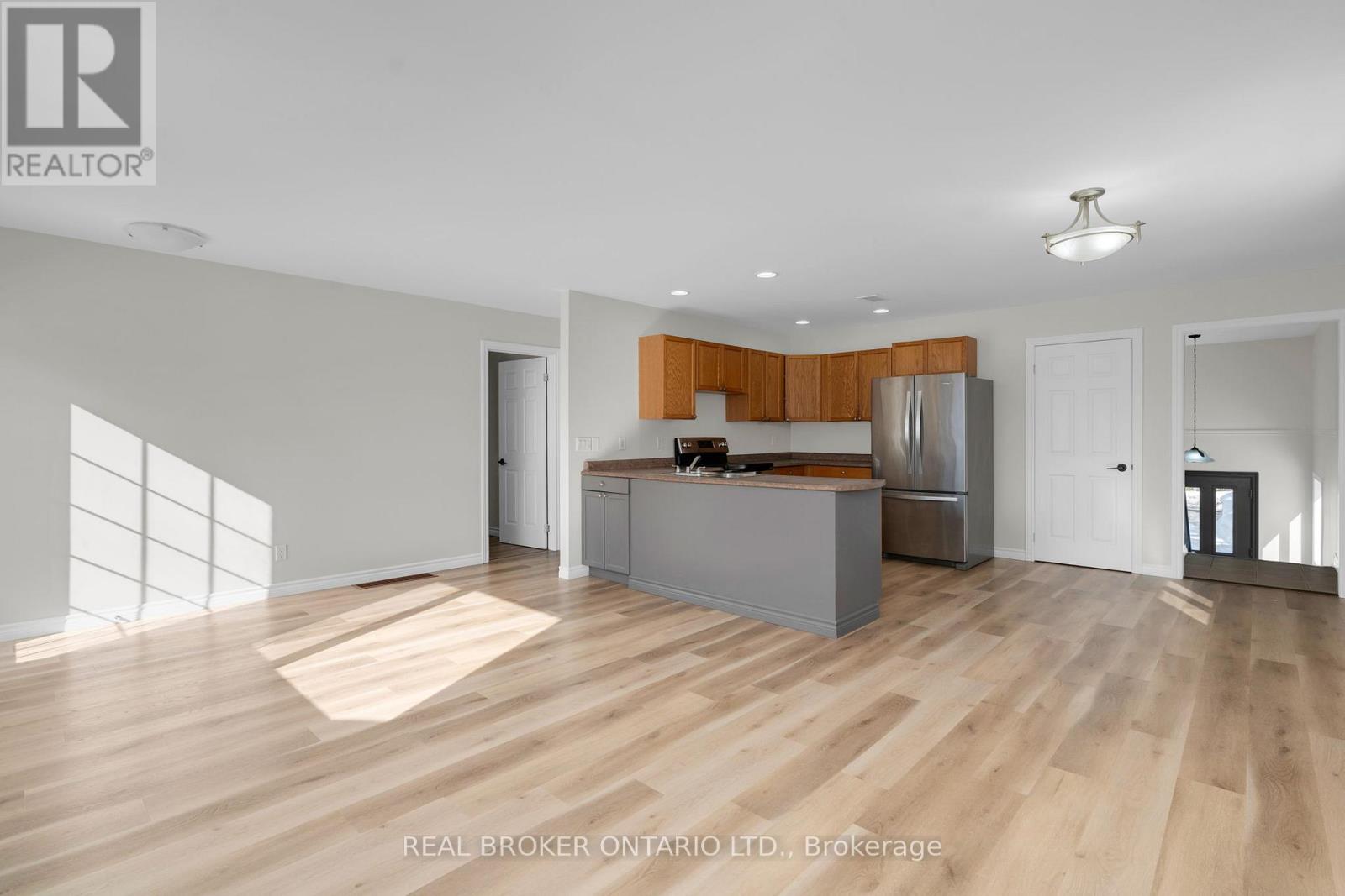 3392 Lee Avenue, Severn (West Shore), Ontario  L0K 1G0 - Photo 6 - S12844226