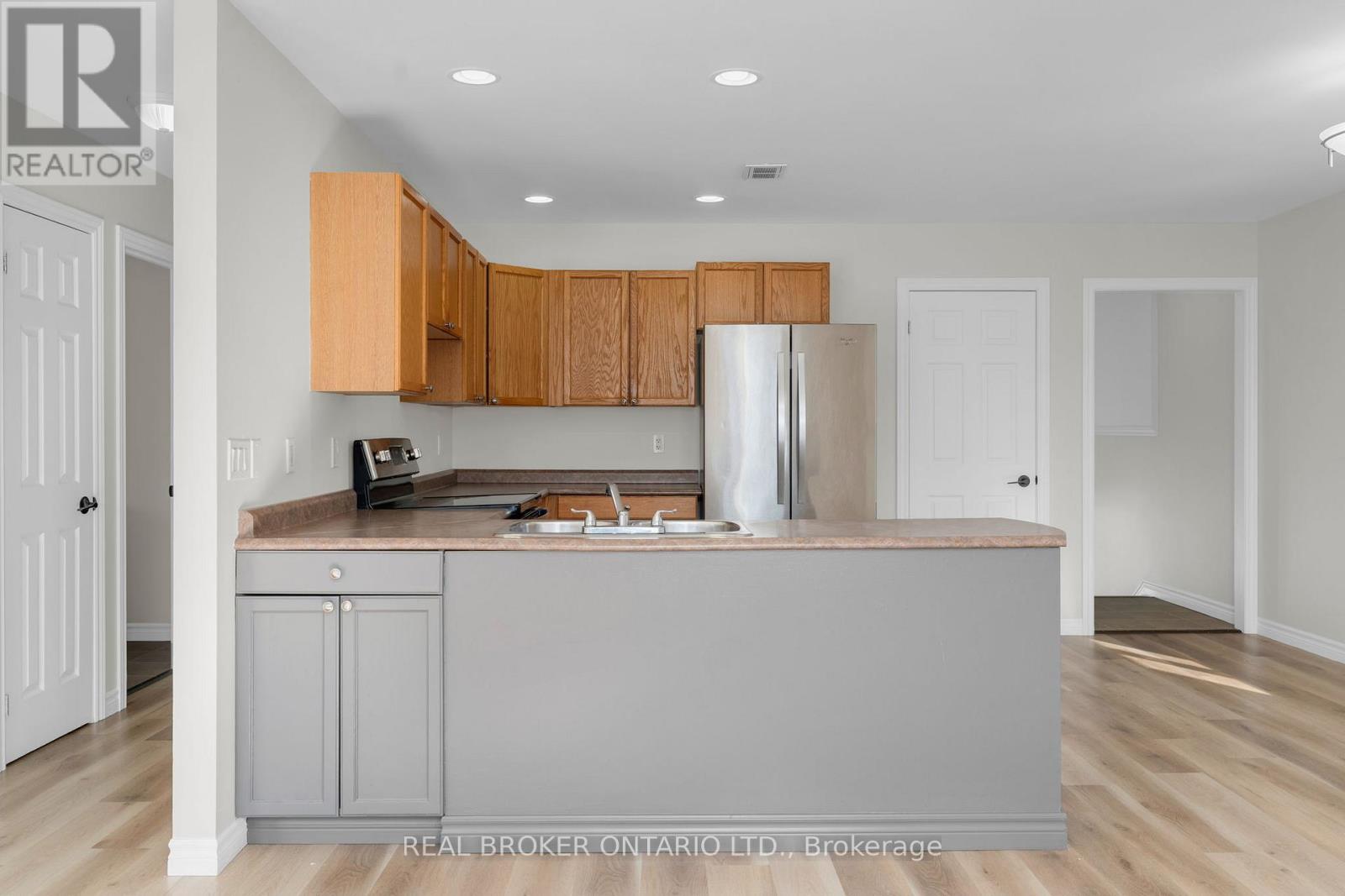 3392 Lee Avenue, Severn (West Shore), Ontario  L0K 1G0 - Photo 7 - S12844226