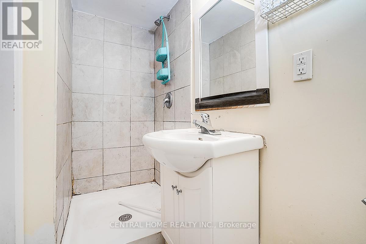 Basement - 17 Letty Avenue, Brampton, Ontario  L6Y 4T5 - Photo 18 - W12683344