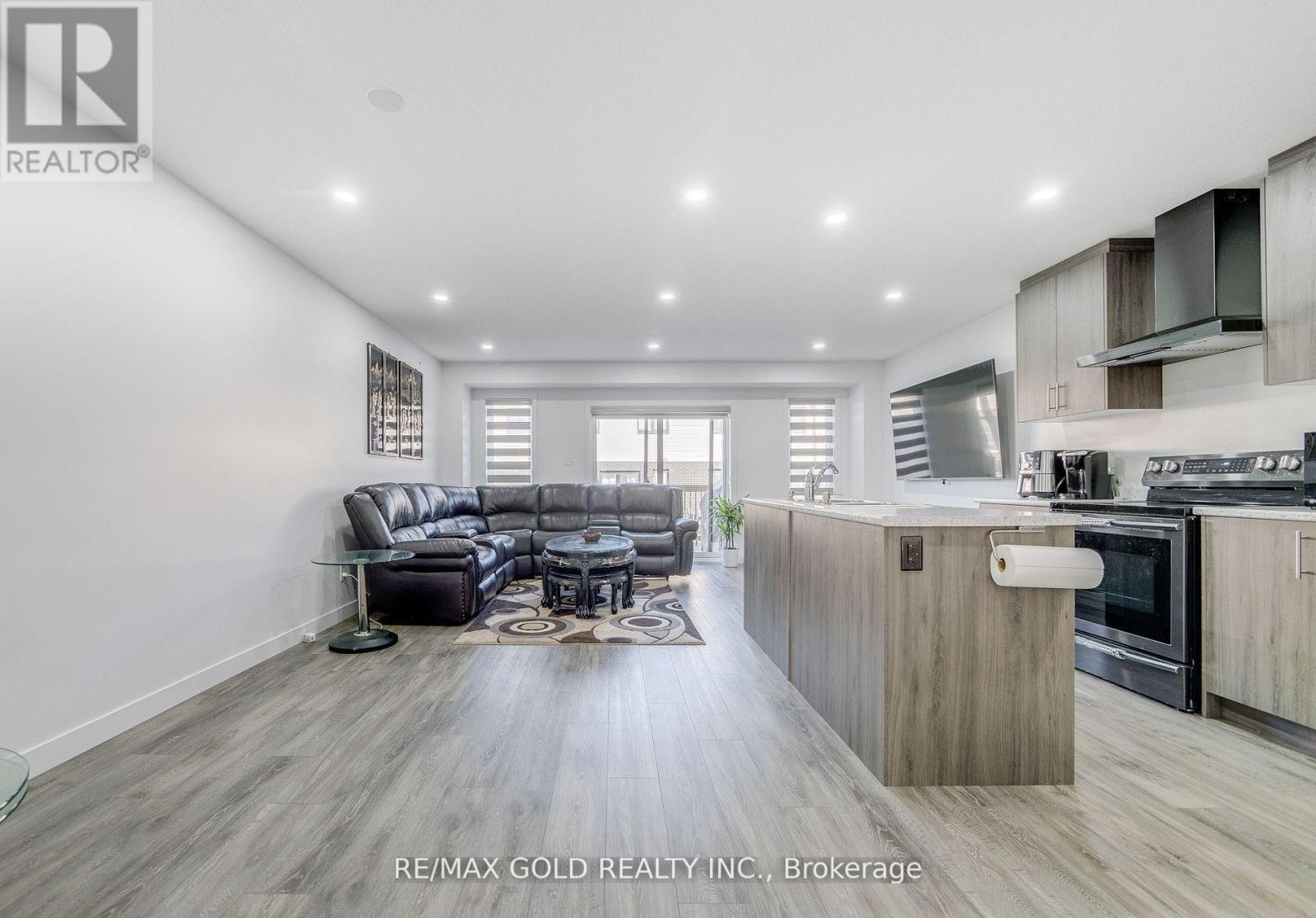 16 Roper Place, Kitchener, Ontario  N2R 1R2 - Photo 5 - X12772646