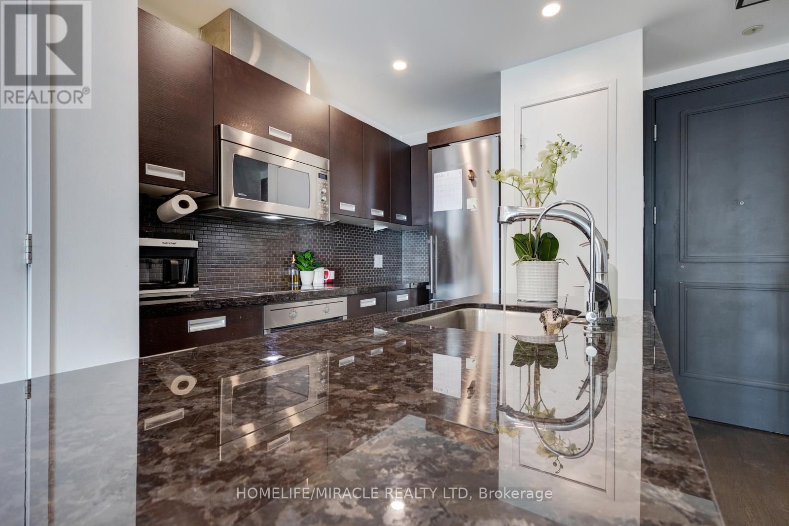 2202 - 90 Park Lawn Road, Toronto, Ontario  M8Y 0B6 - Photo 10 - W12844048