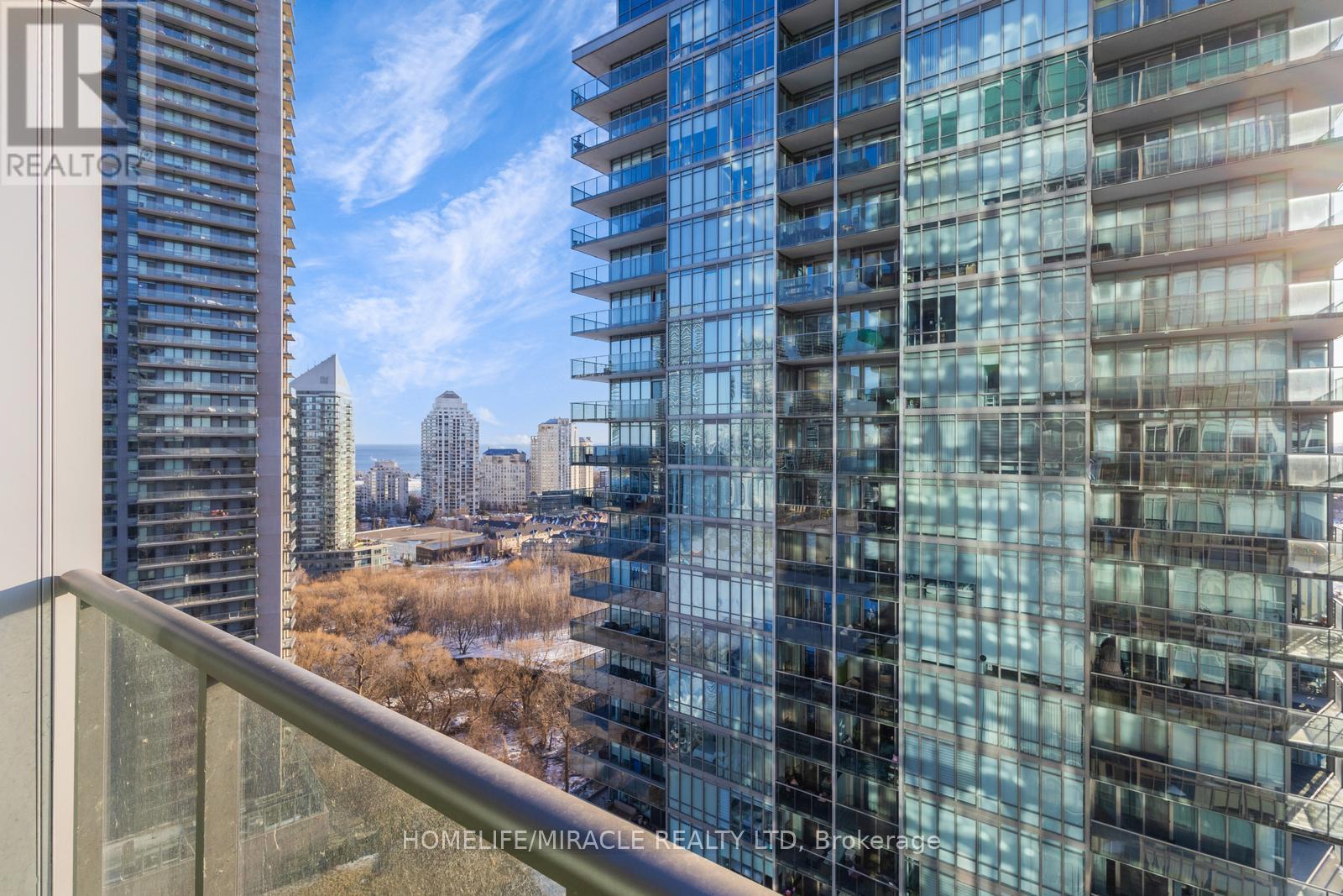 2202 - 90 Park Lawn Road, Toronto, Ontario  M8Y 0B6 - Photo 13 - W12844048