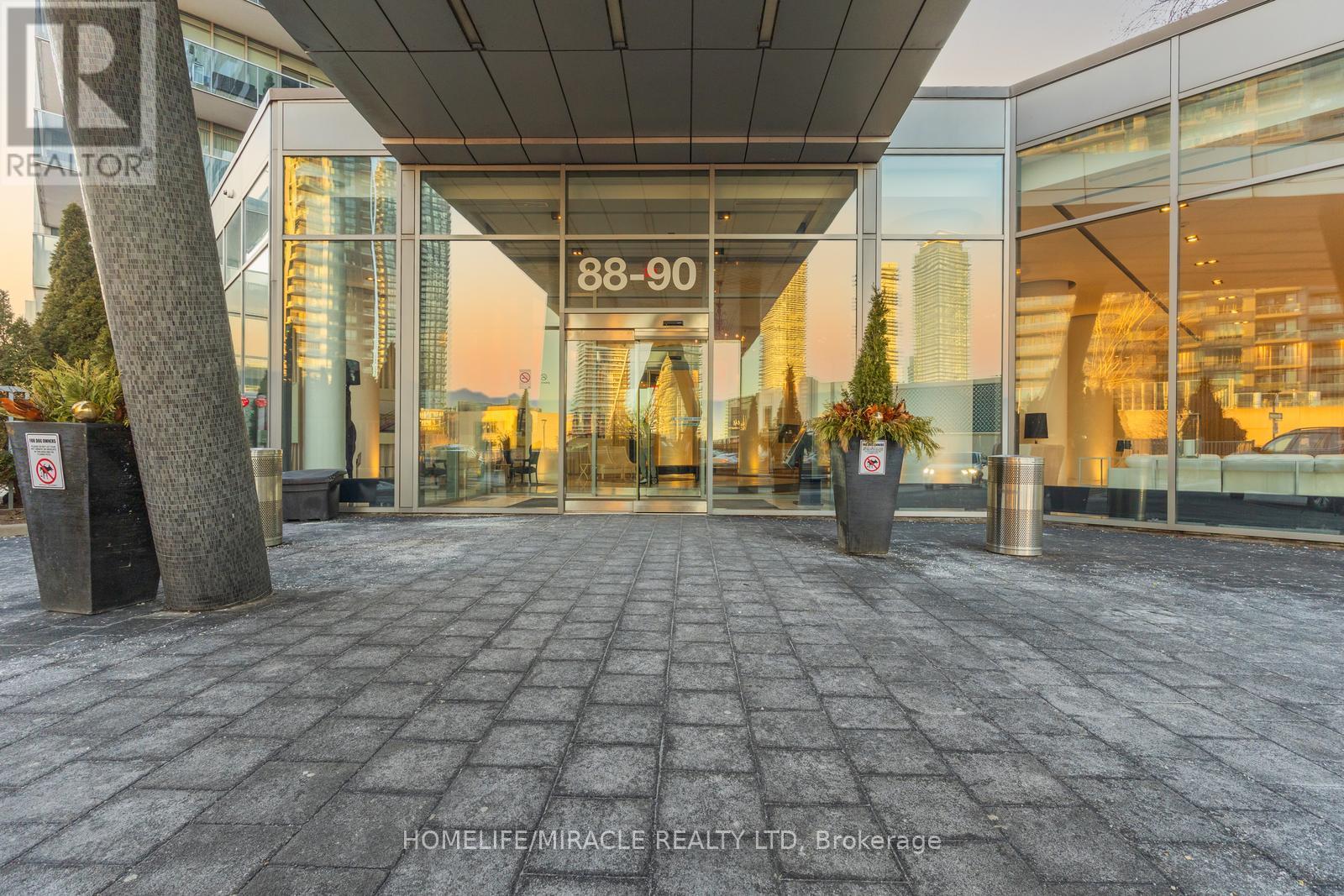 2202 - 90 Park Lawn Road, Toronto, Ontario  M8Y 0B6 - Photo 3 - W12844048