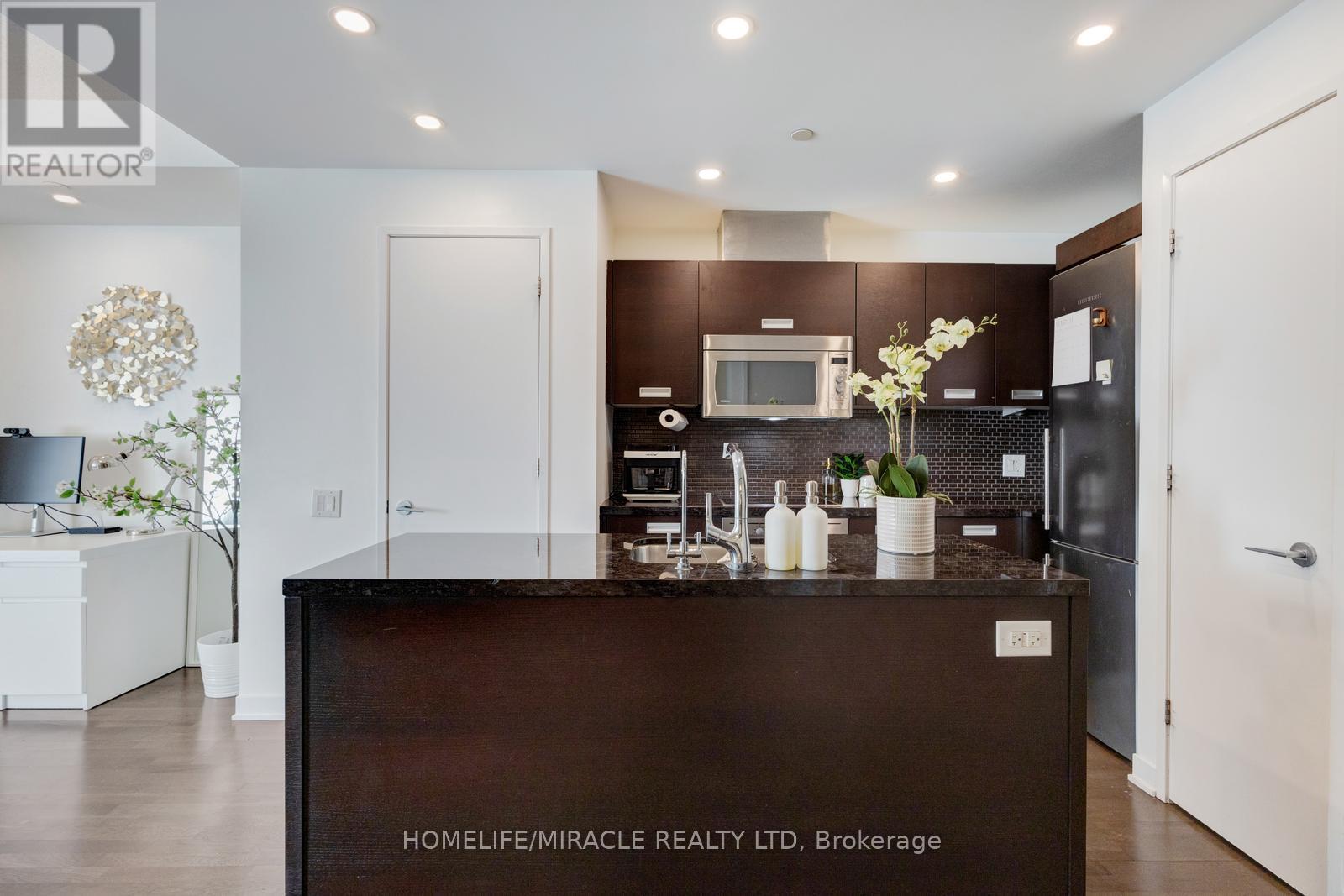 2202 - 90 Park Lawn Road, Toronto, Ontario  M8Y 0B6 - Photo 7 - W12844048