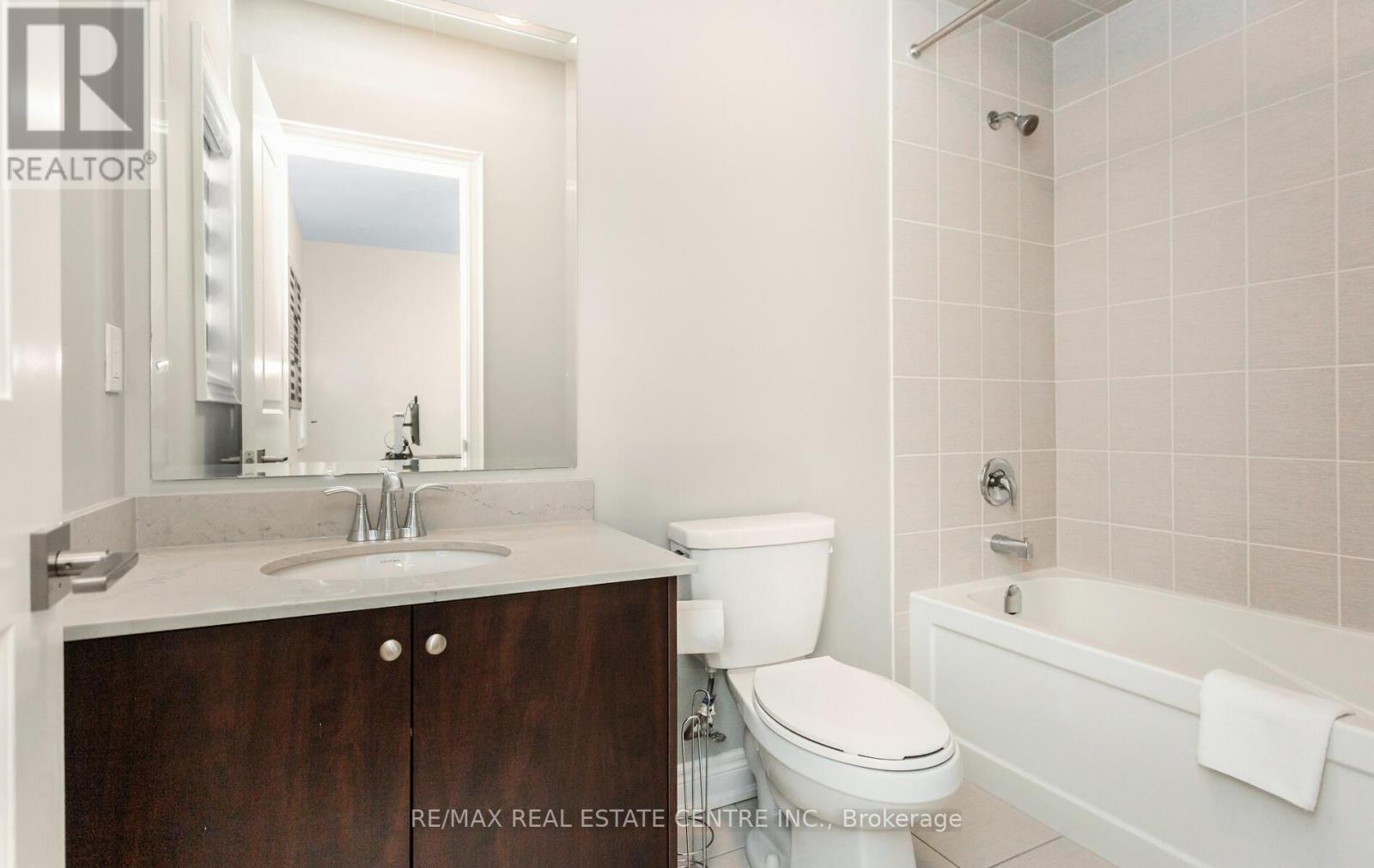 9 Rolling Acres Drive, Brampton (Northwest Brampton), Ontario  L6X 5P3 - Photo 28 - W12844064