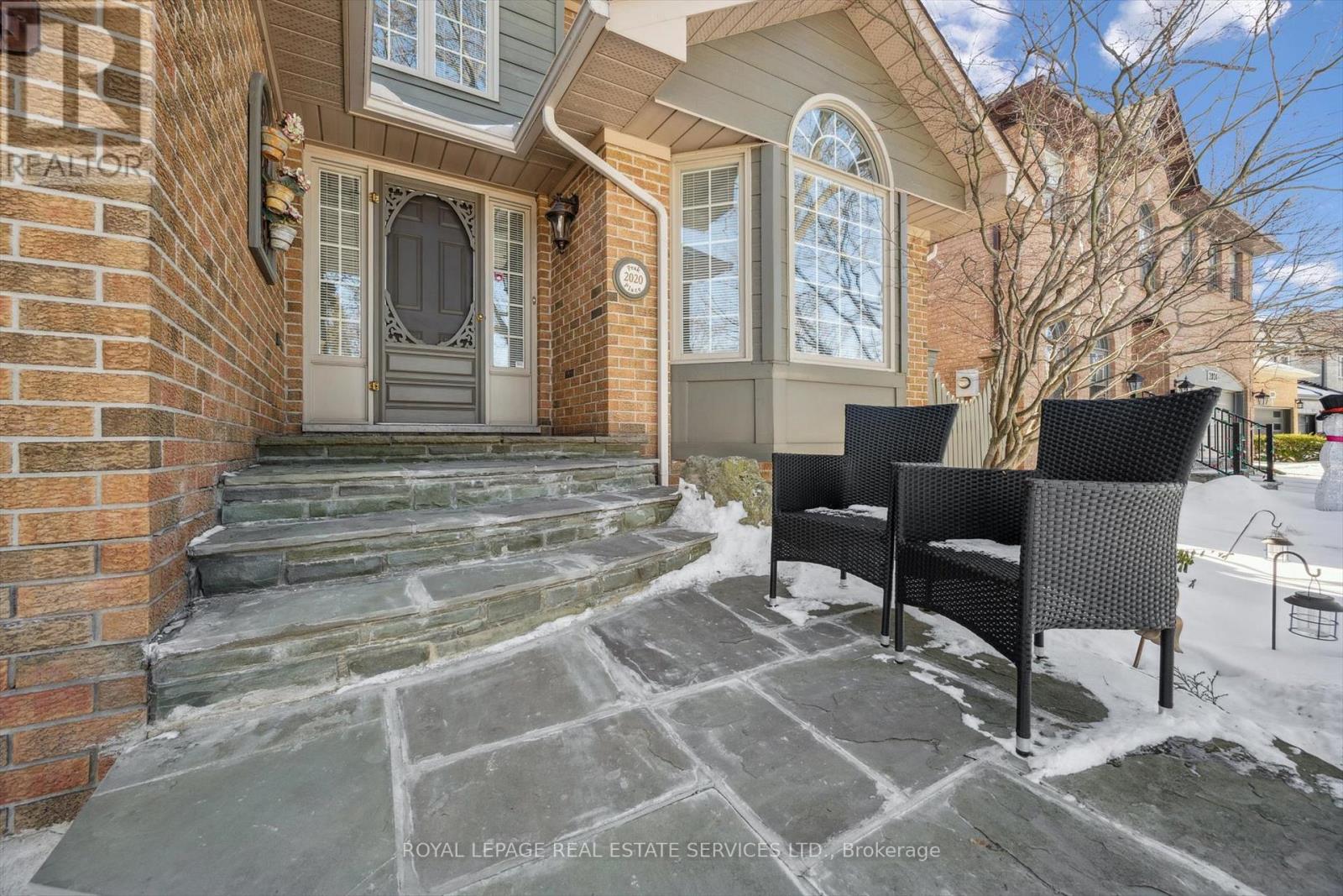 2020 Peak Place, Oakville, Ontario  L6H 5T2 - Photo 3 - W12844096