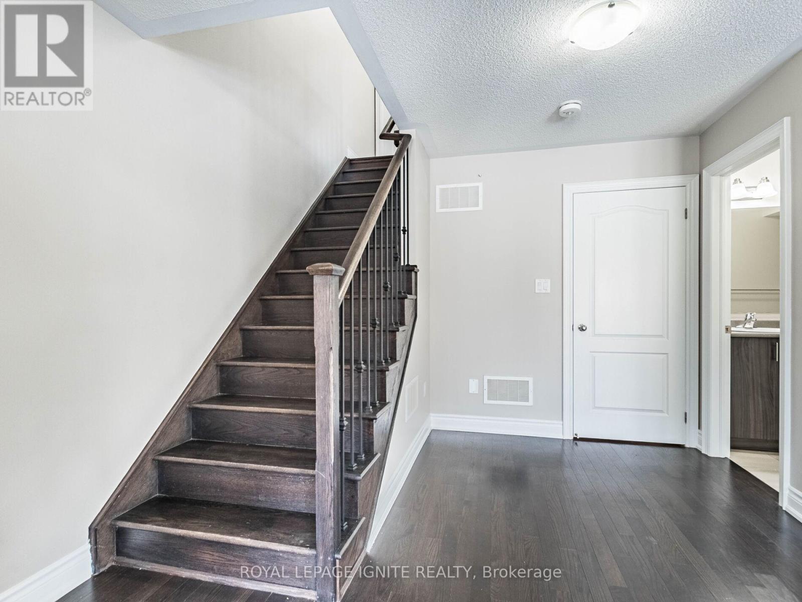 15 Temple Manor Road, Brampton, Ontario  L6Y 6C4 - Photo 12 - W12844112