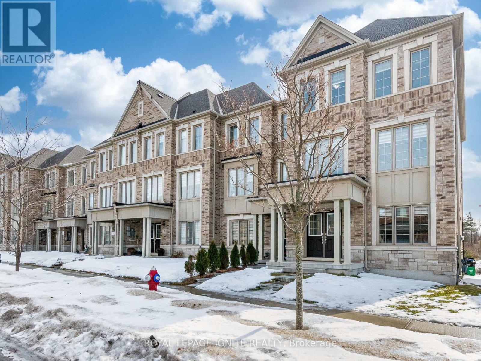 15 Temple Manor Road, Brampton, Ontario  L6Y 6C4 - Photo 2 - W12844112