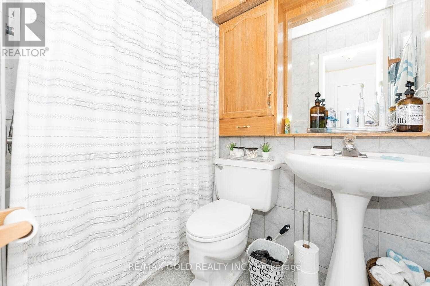 63 Newstead Crescent, Brampton (Madoc), Ontario  L6V 2A8 - Photo 8 - W12844174