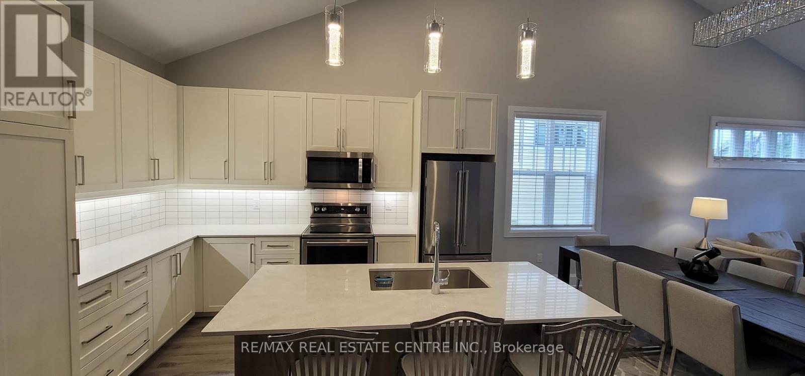 10 Paradise Grove, Niagara-On-The-Lake, Ontario  L0S 1T0 - Photo 2 - X12844062