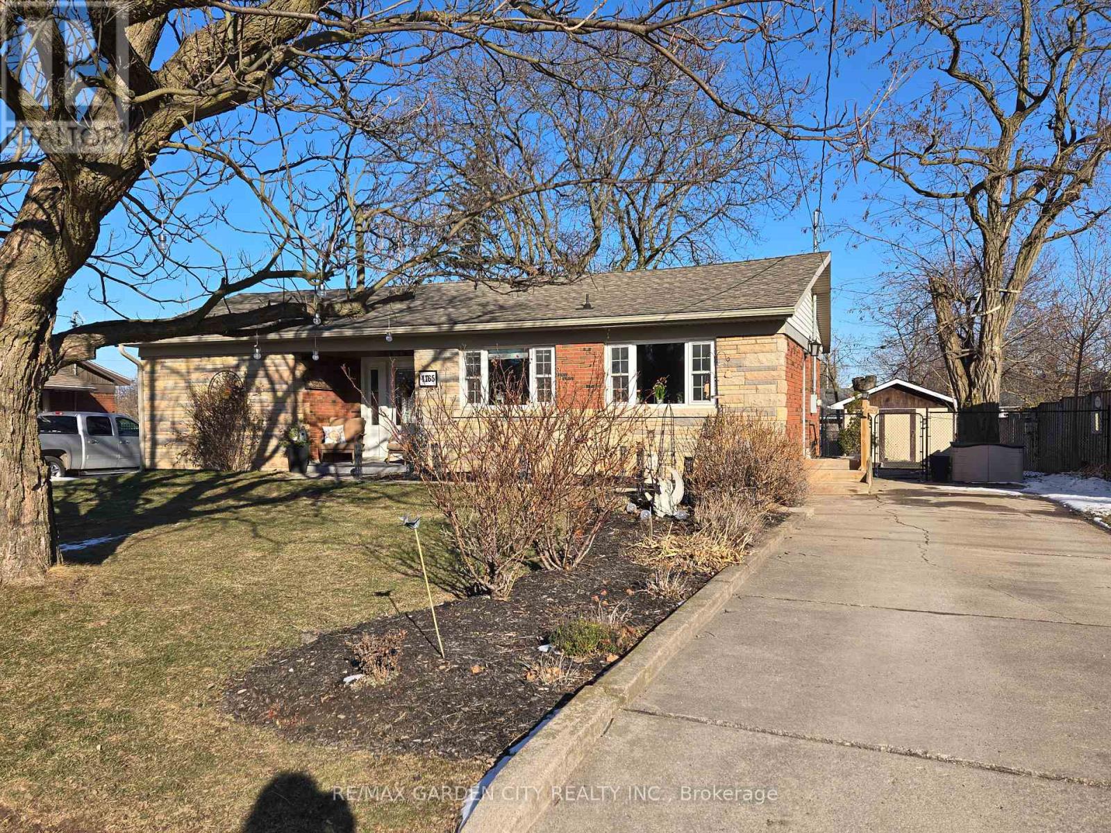 4165 William Street, Lincoln, Ontario  L3J 0K7 - Photo 2 - X12844172