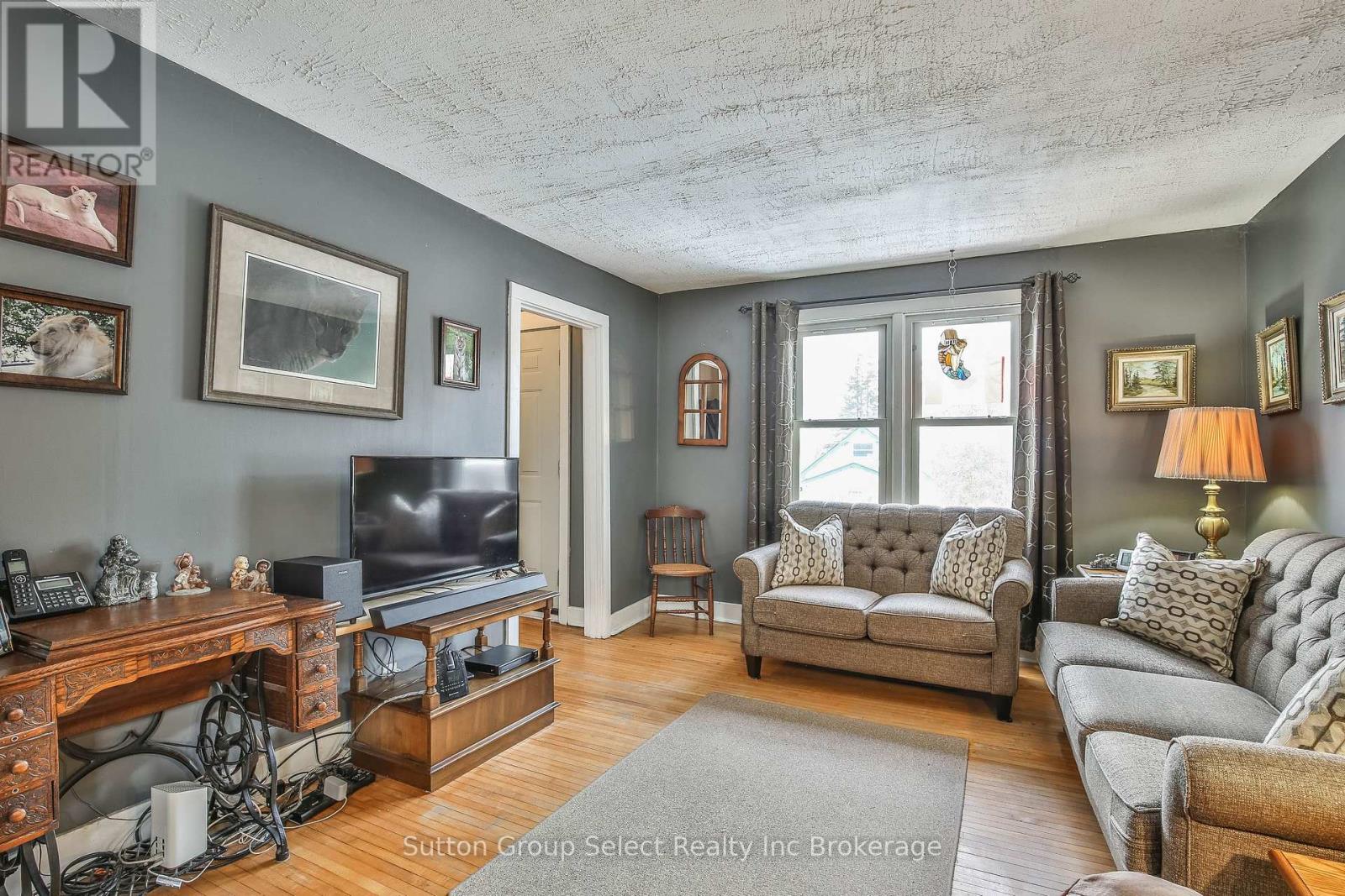 156 Charles Street E, Ingersoll, Ontario  N5C 1K2 - Photo 10 - X12844292