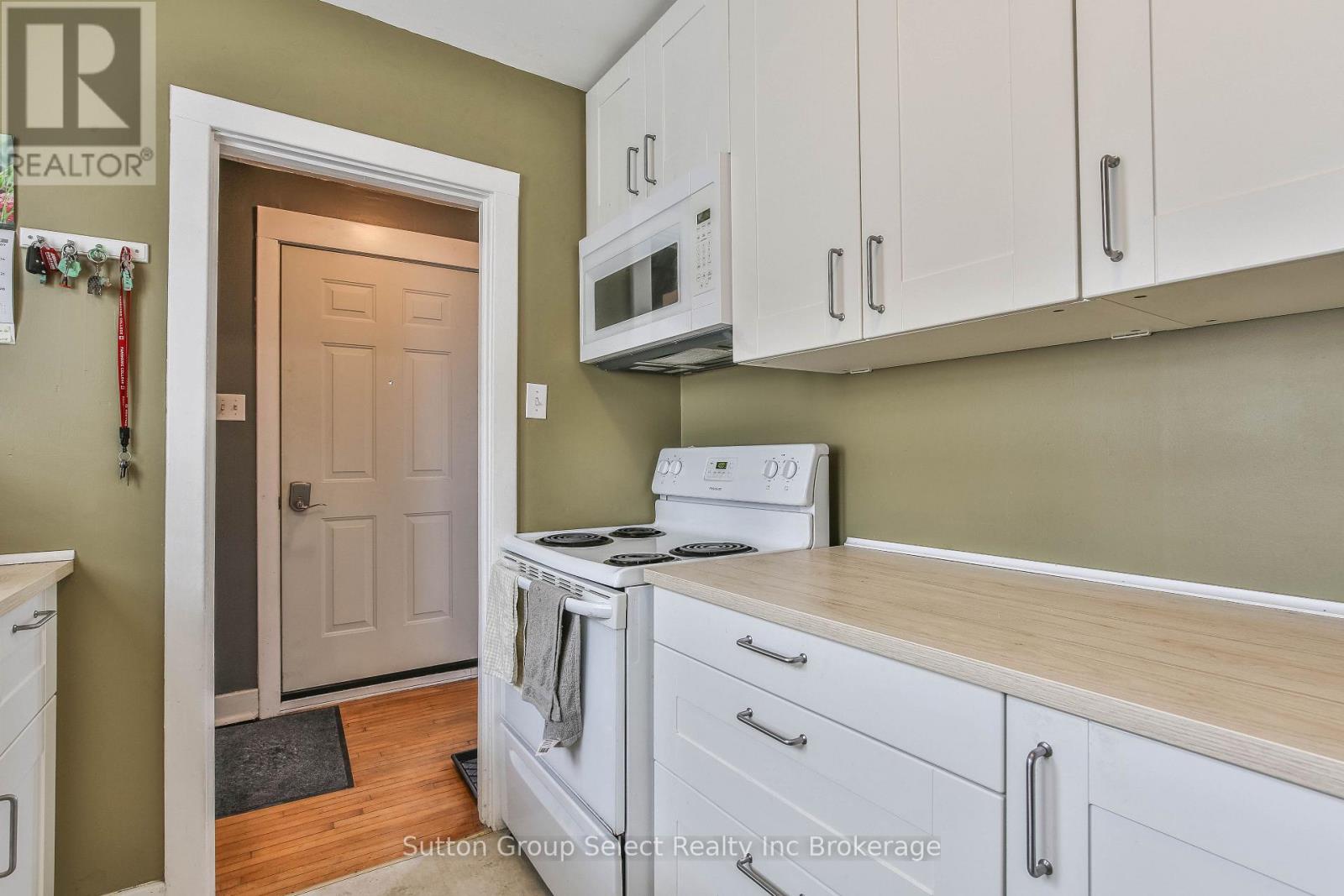 156 Charles Street E, Ingersoll, Ontario  N5C 1K2 - Photo 12 - X12844292