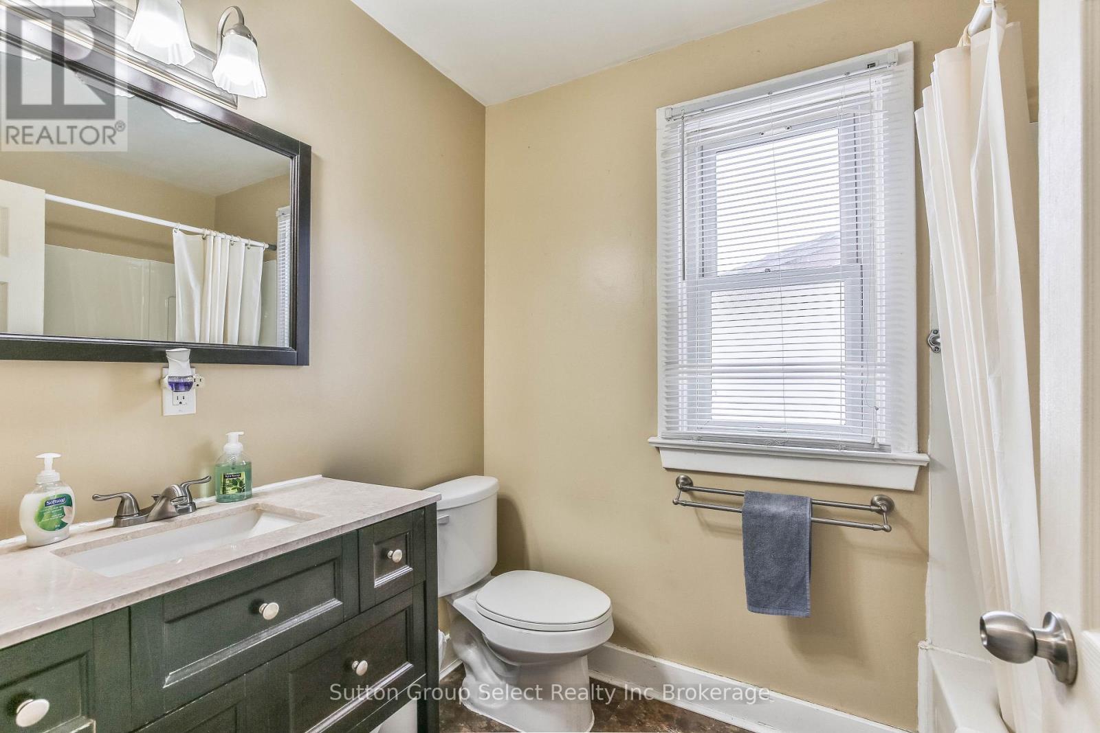 156 Charles Street E, Ingersoll, Ontario  N5C 1K2 - Photo 21 - X12844292