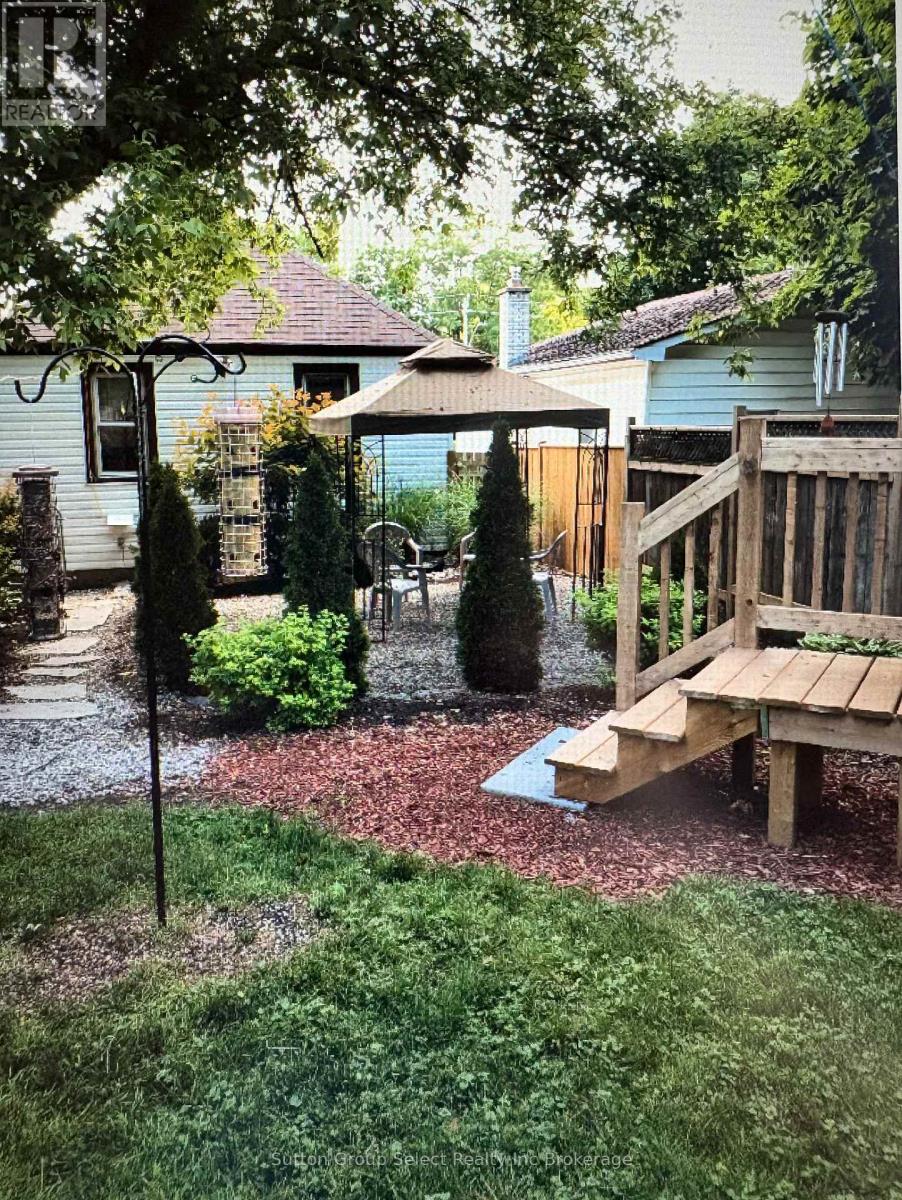 156 Charles Street E, Ingersoll, Ontario  N5C 1K2 - Photo 27 - X12844292