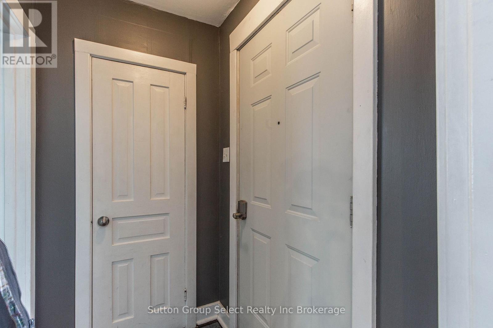 156 Charles Street E, Ingersoll, Ontario  N5C 1K2 - Photo 6 - X12844292