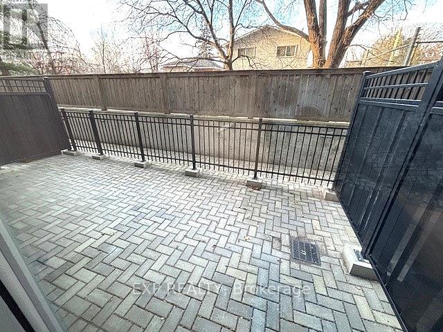 210 - 100 Champagne Avenue S, Ottawa, Ontario  K1S 4P4 - Photo 12 - X12671666