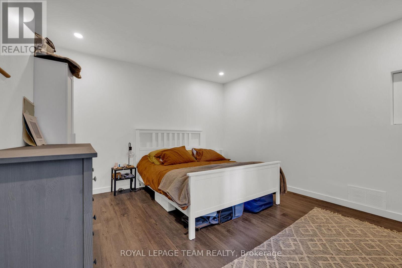 B - 325 Hinchey Avenue, Ottawa, Ontario  K1Y 1M1 - Photo 11 - X12837154