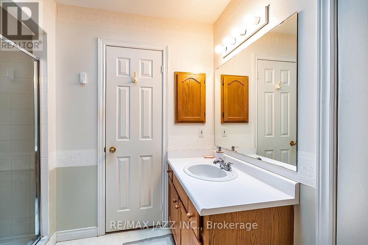 49 Hemmingway Drive, Clarington (Courtice), Ontario  L1E 2C7 - Photo 13 - E12844434