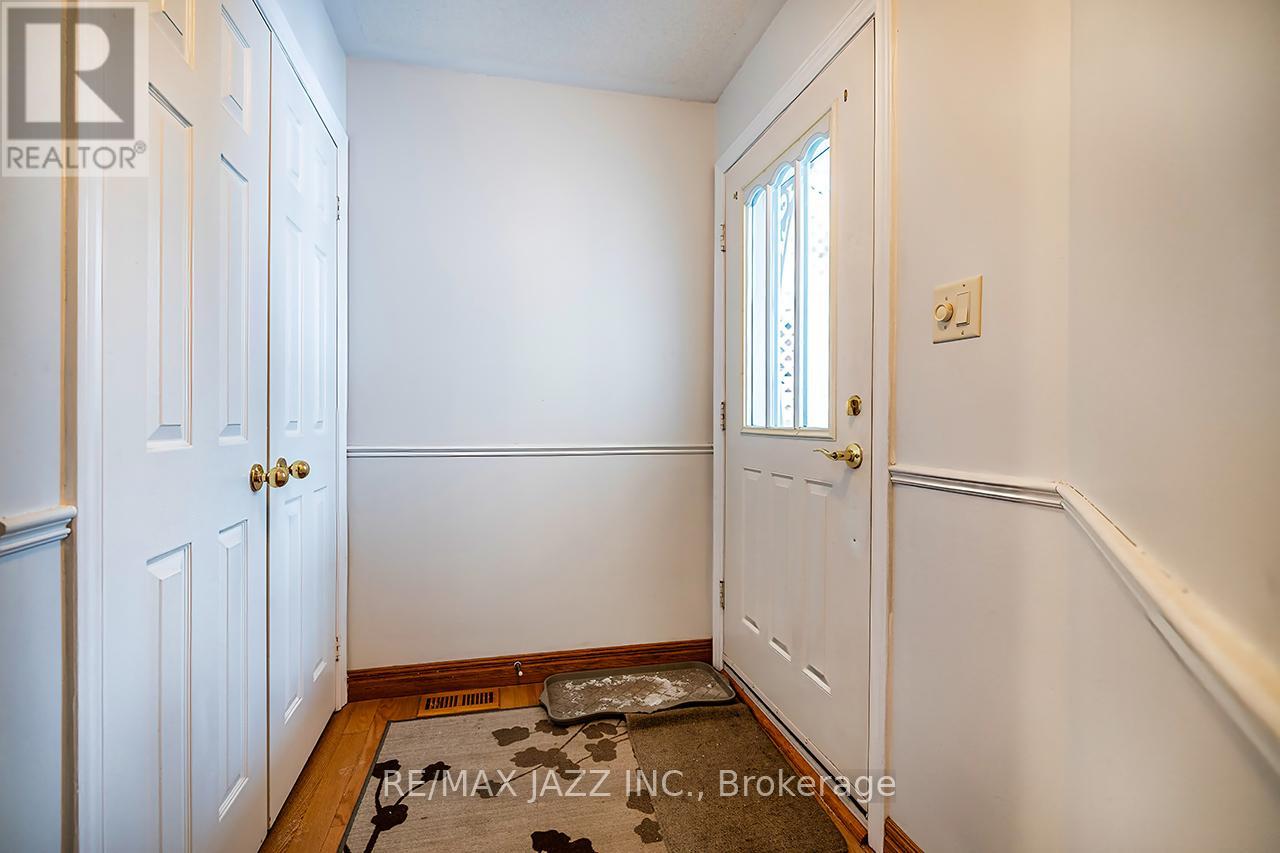 49 Hemmingway Drive, Clarington (Courtice), Ontario  L1E 2C7 - Photo 3 - E12844434