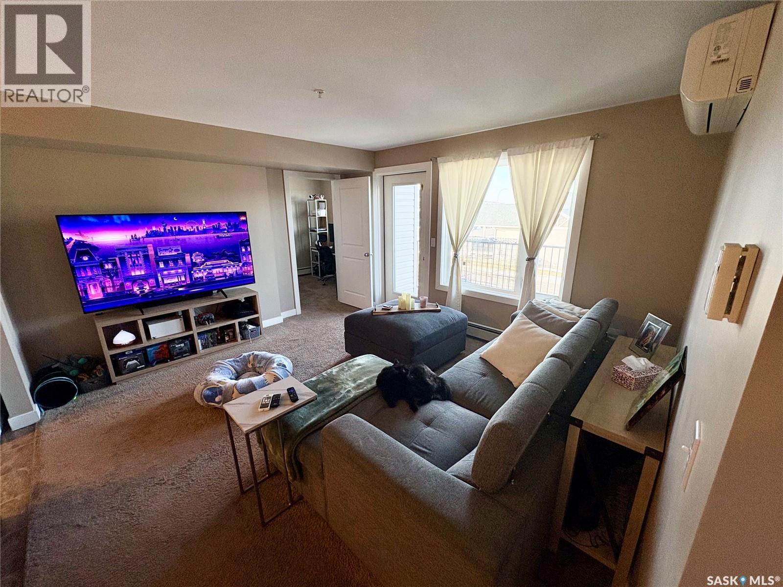 203 820 5th Street Ne, Weyburn, Saskatchewan  S4H 2V2 - Photo 4 - SK029608