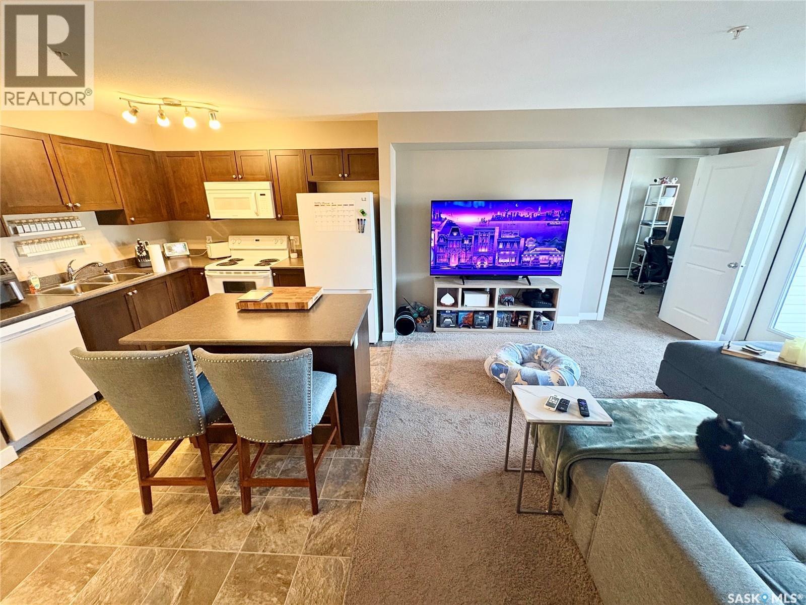 203 820 5th Street Ne, Weyburn, Saskatchewan  S4H 2V2 - Photo 3 - SK029608