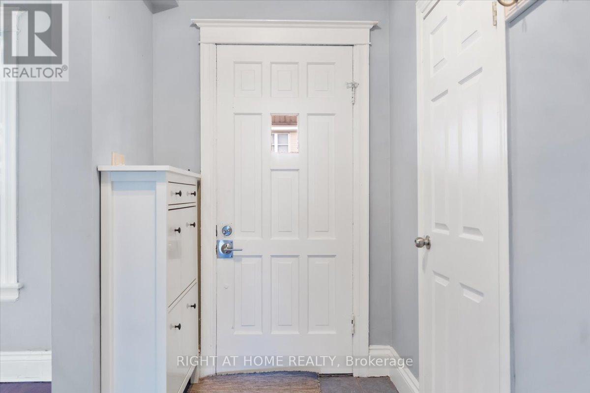 75 Somerset Avenue, Hamilton, Ontario  L8L 2L6 - Photo 2 - X12829464