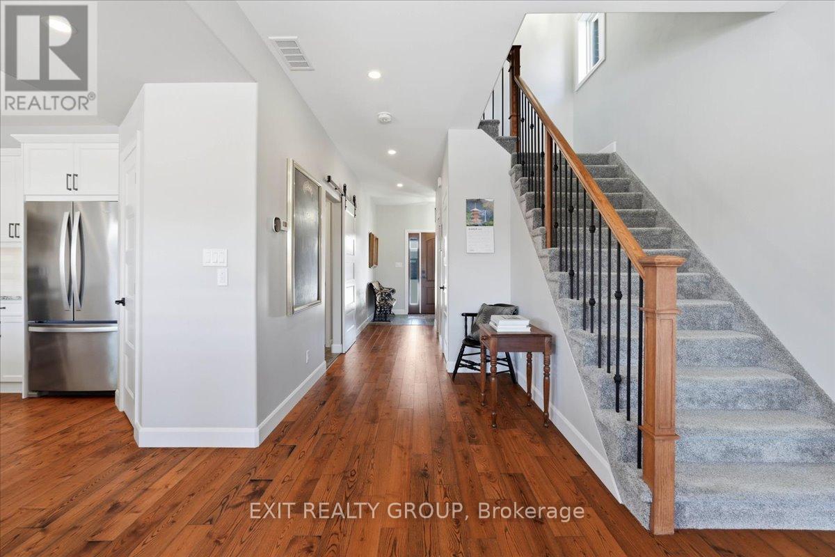 106 Ledgerock Court, Quinte West (Sidney Ward), Ontario  K8R 0A1 - Photo 11 - X12844416